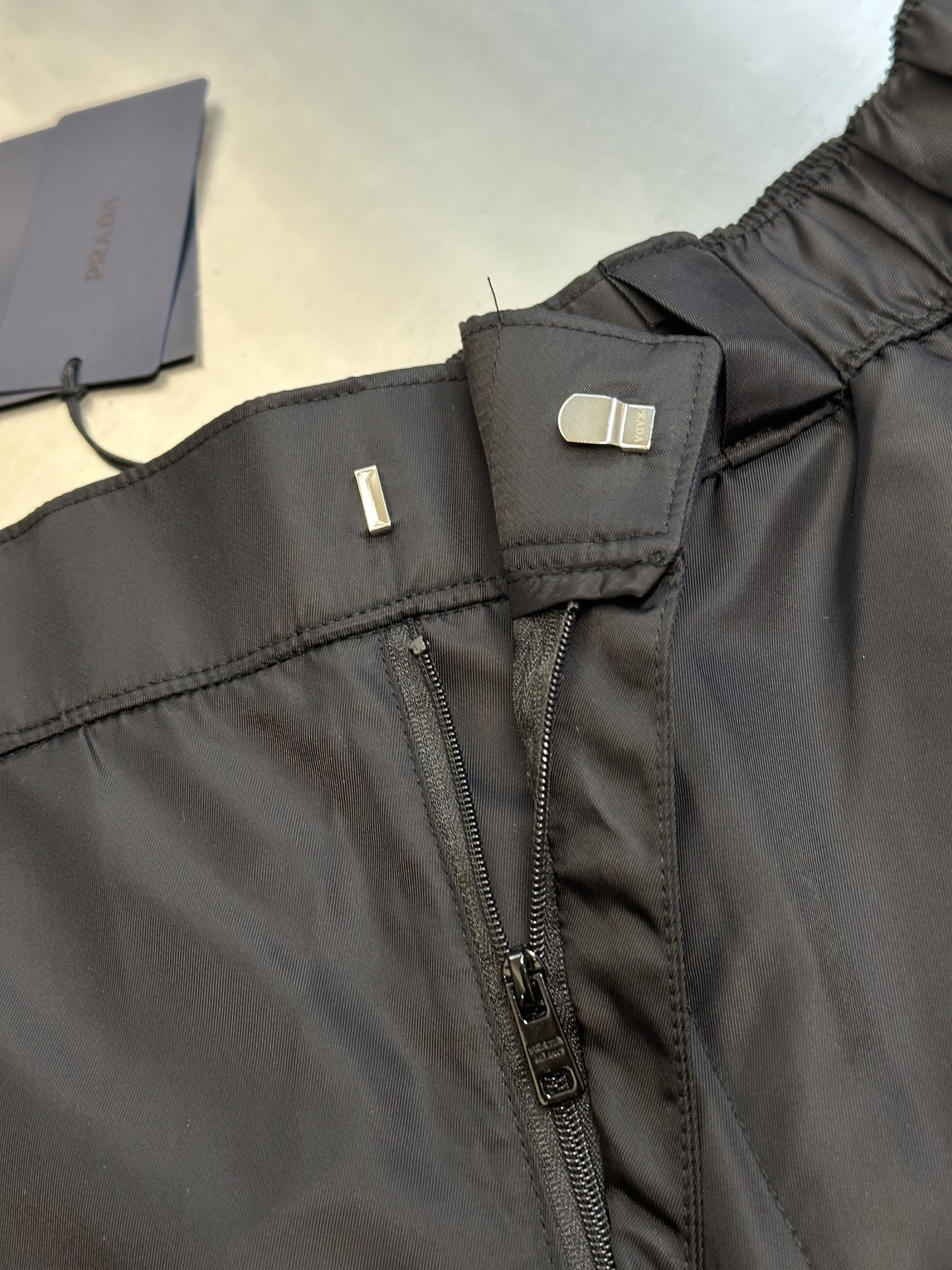 PRADA Cotton Bermuda Shorts（SPH244-1WQ8-F0002-S-231）