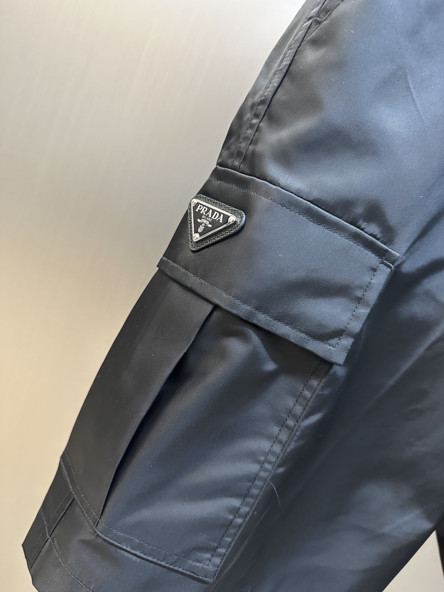 PRADA Cotton Bermuda Shorts（SPH244-1WQ8-F0002-S-231）