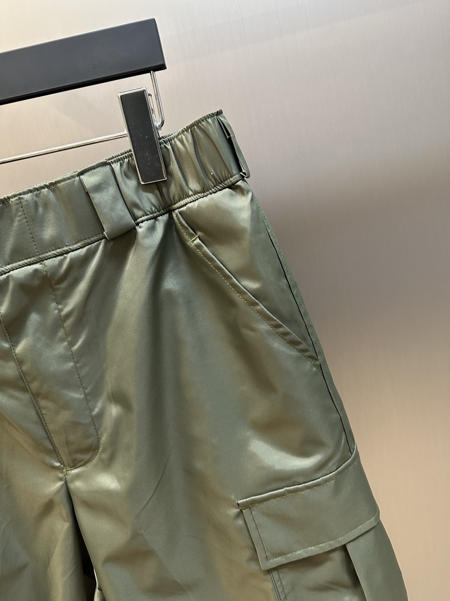 PRADA Cotton Bermuda Shorts（SPH244-1WQ8-F0002-S-231）