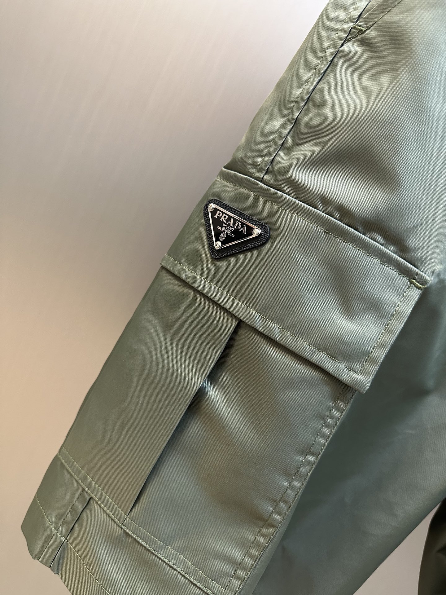 PRADA Cotton Bermuda Shorts（SPH244-1WQ8-F0002-S-231）