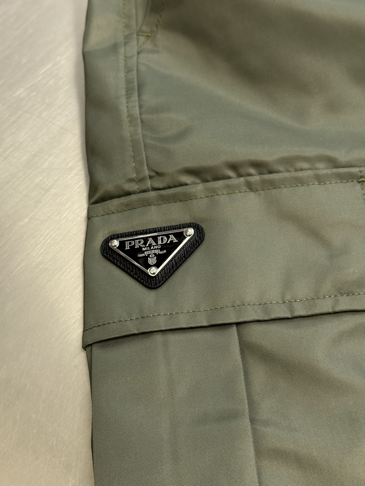 PRADA Cotton Bermuda Shorts（SPH244-1WQ8-F0002-S-231）