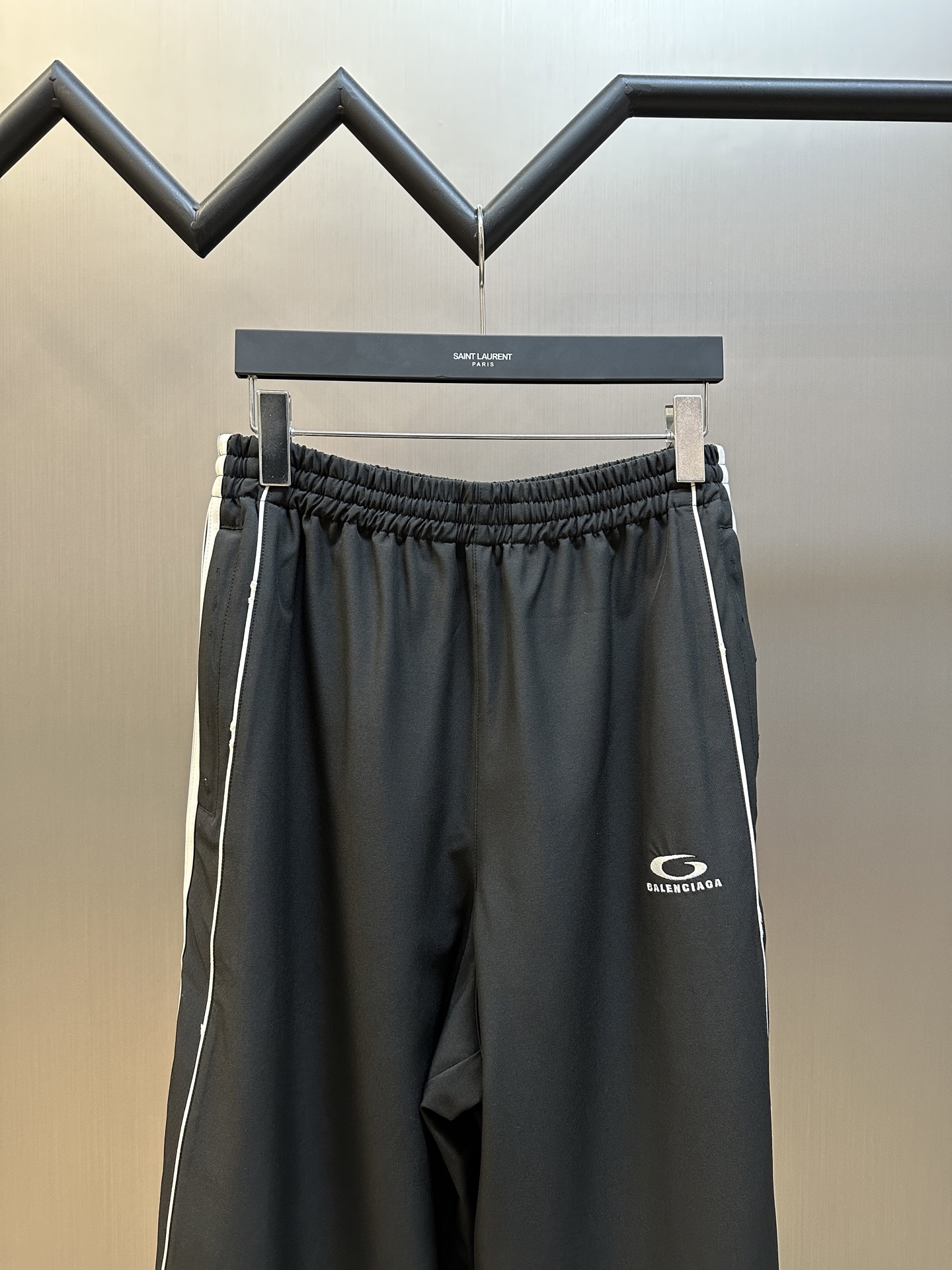 BALENCIAGA Men's Large Tracksuit Pants in Black（831371TRO311000）