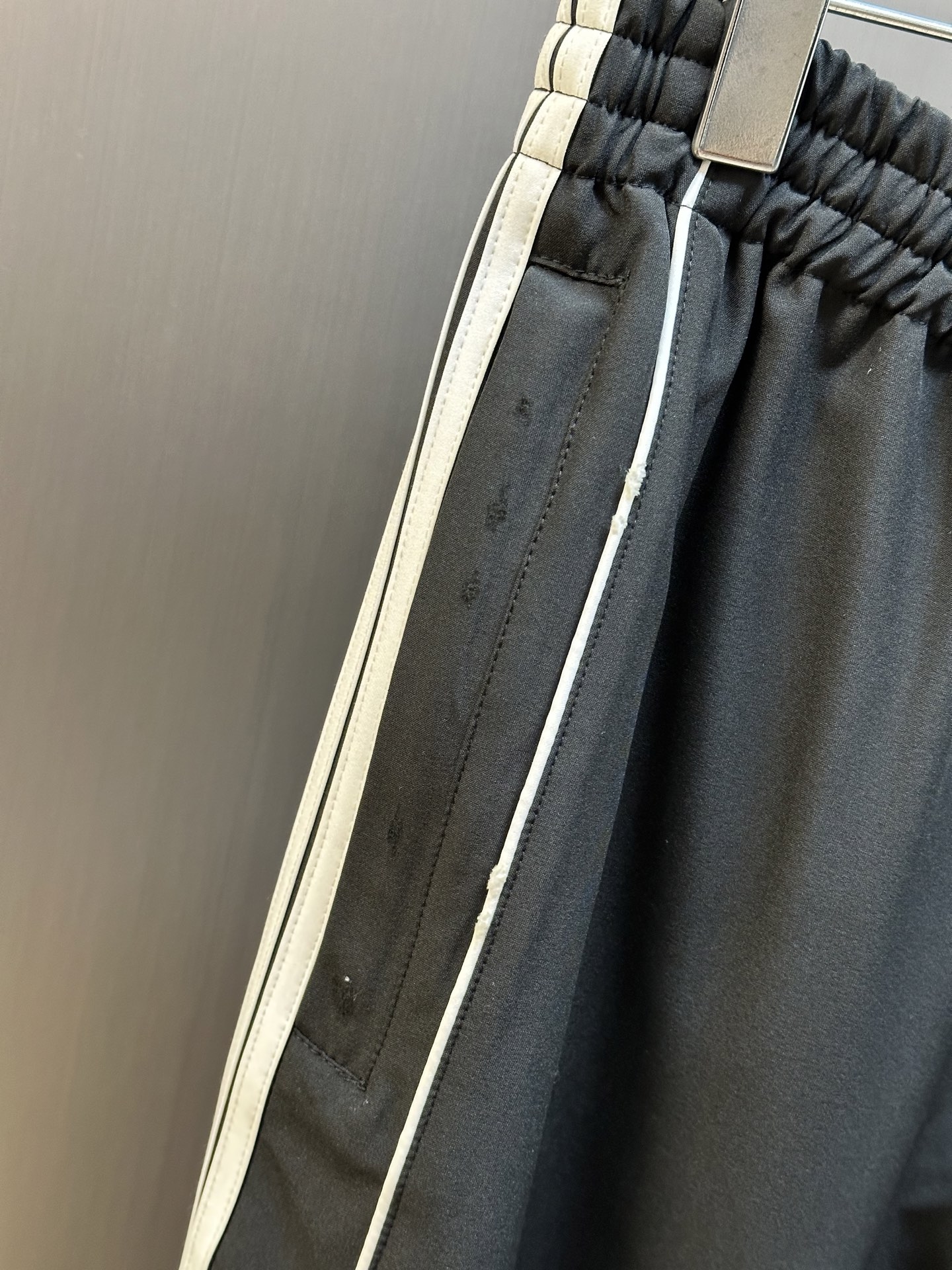 BALENCIAGA Men's Large Tracksuit Pants in Black（831371TRO311000）