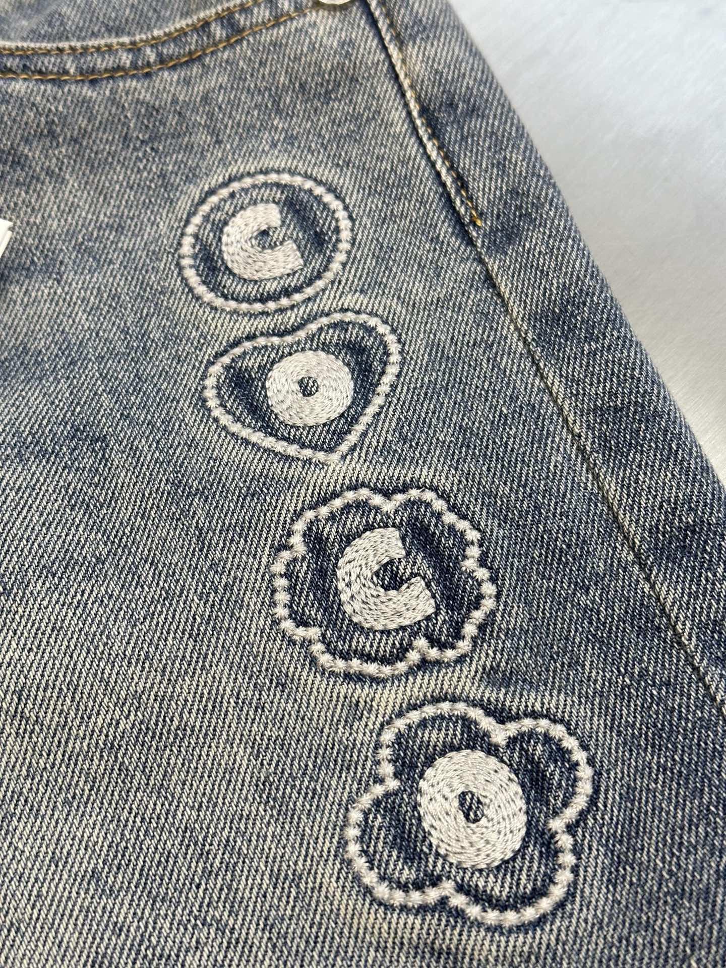 CHANEL Coco Beach 25 Shorts Denim Heart Blue（P78558-V71193-NADUF）