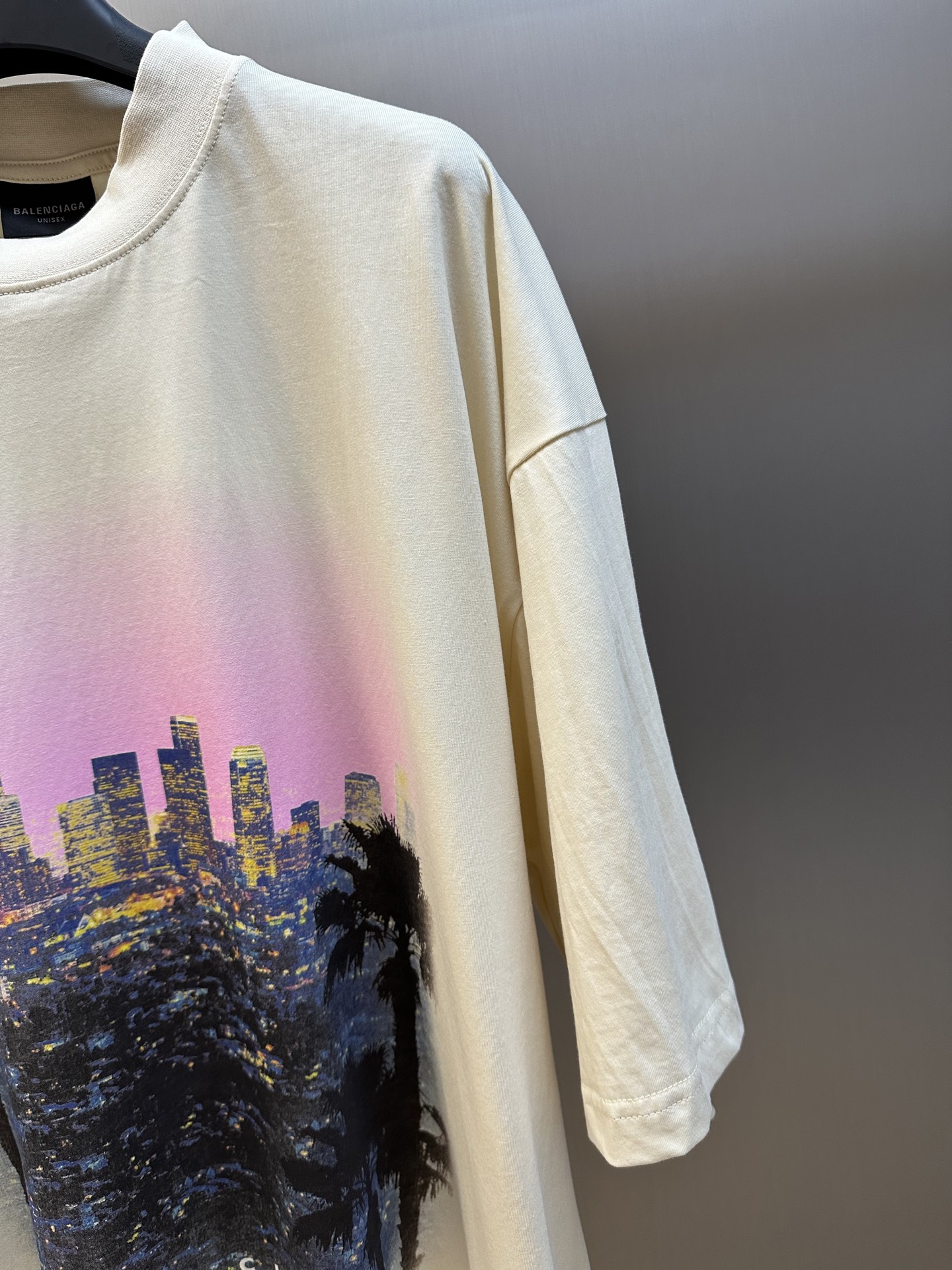 BALENCIAGA City Of Angels T-Shirt Medium Fit "Dirty Effect White"（764235TSVR29012）