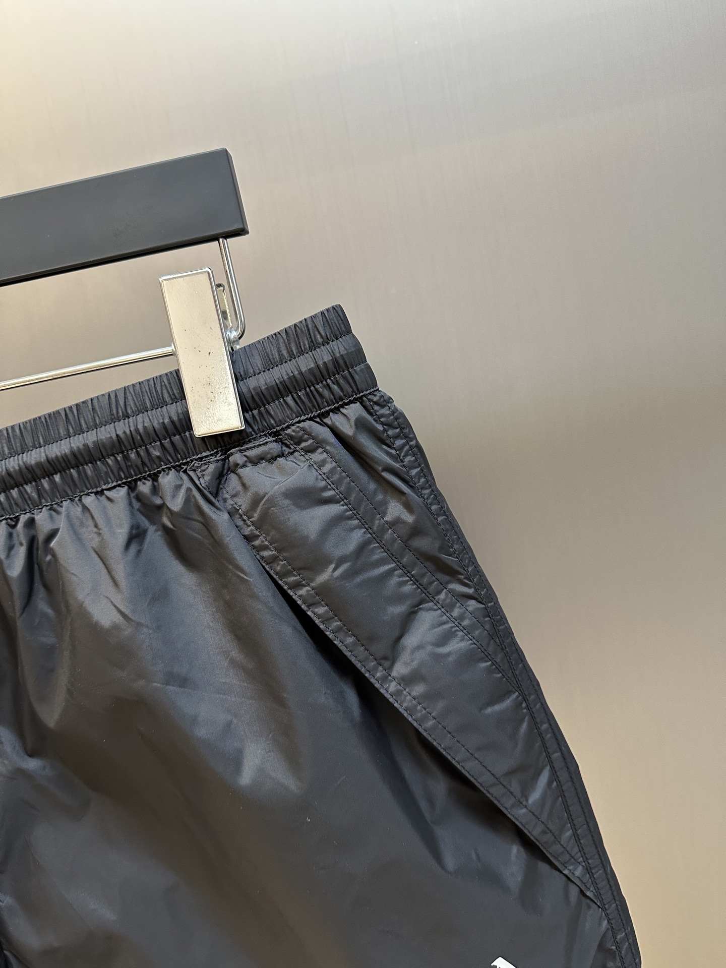 Prada nylon shorts（22X901-1WQ9-F0002-S-231）