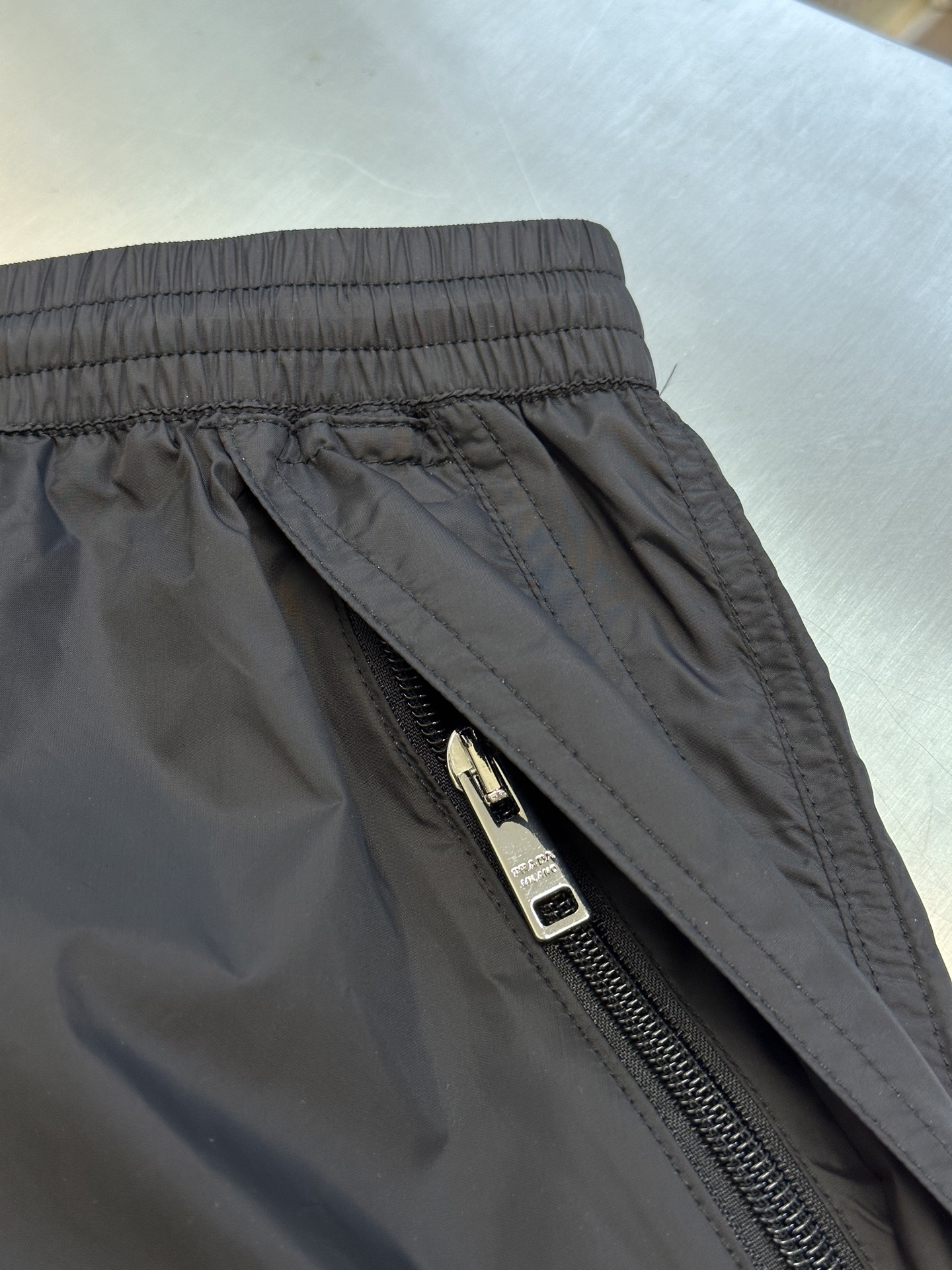 Prada nylon shorts（22X901-1WQ9-F0002-S-231）