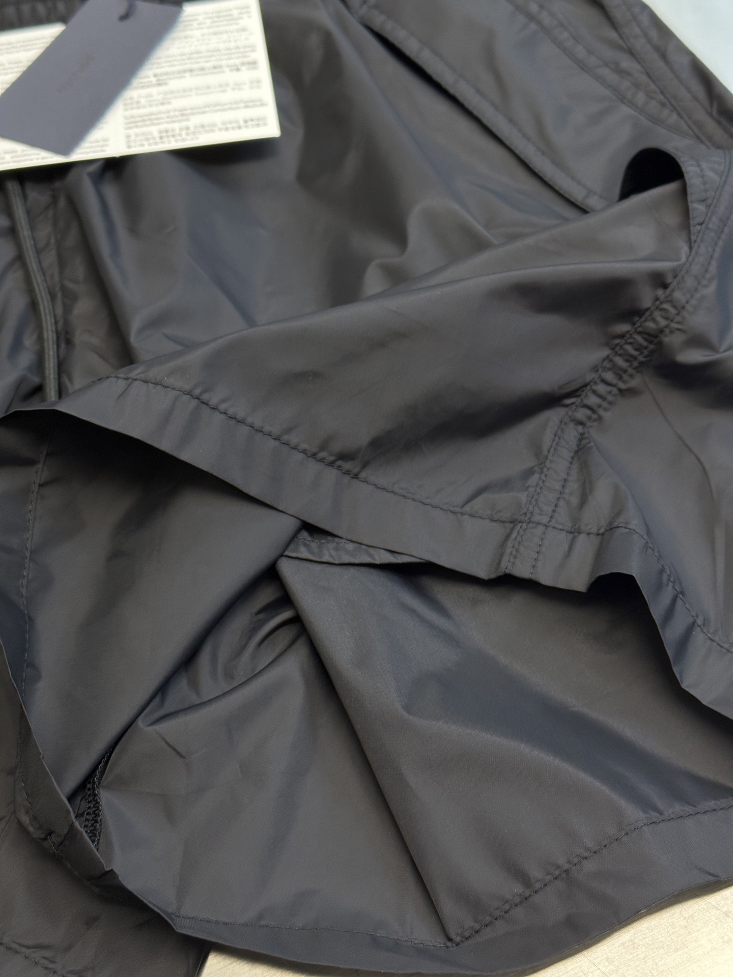 Prada Re-Nylon Shorts in Black（22X901-1WQ9-F0002-S-WMO）