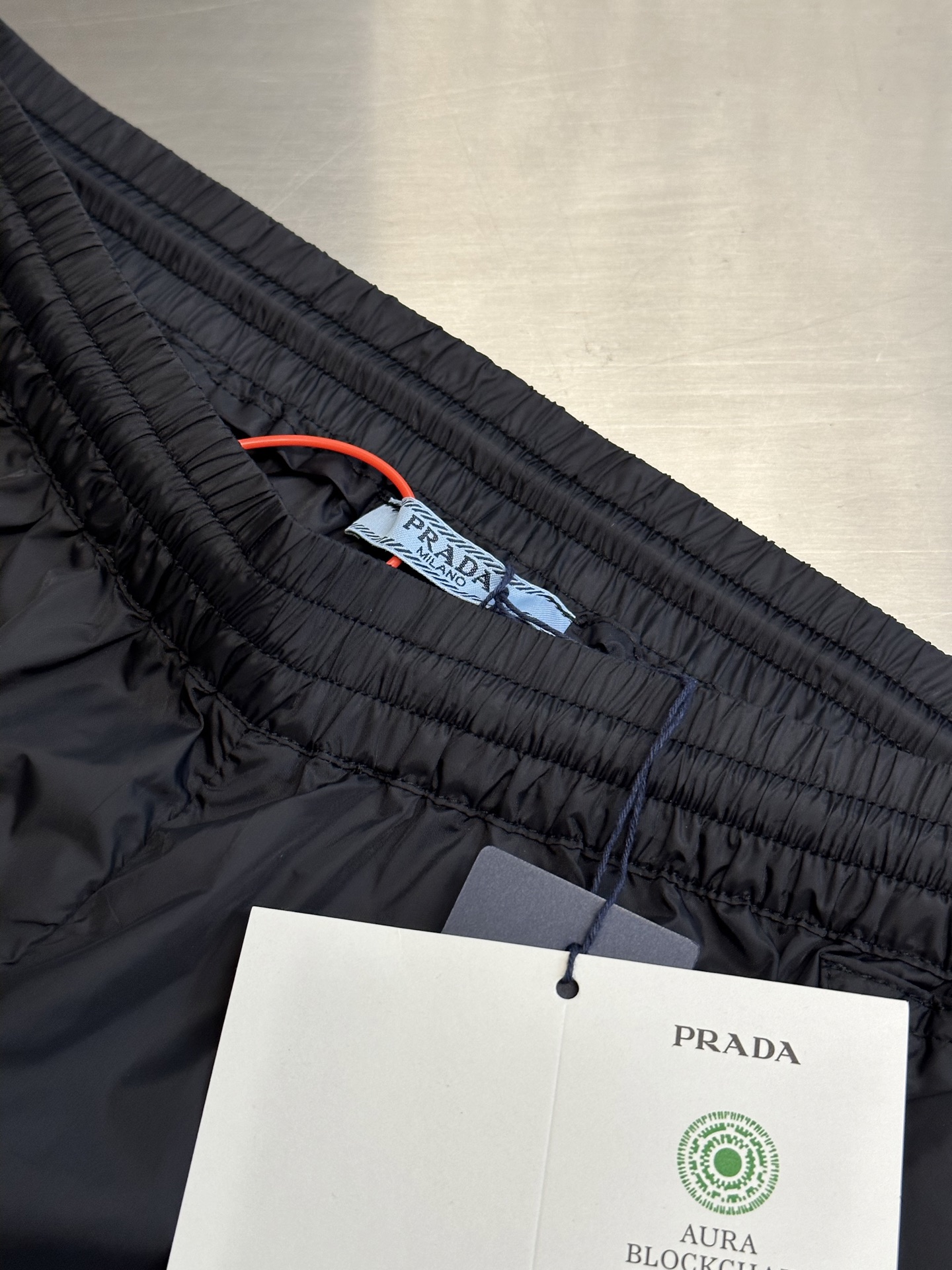 Prada Re-Nylon Shorts in Black（22X901-1WQ9-F0002-S-WMO）