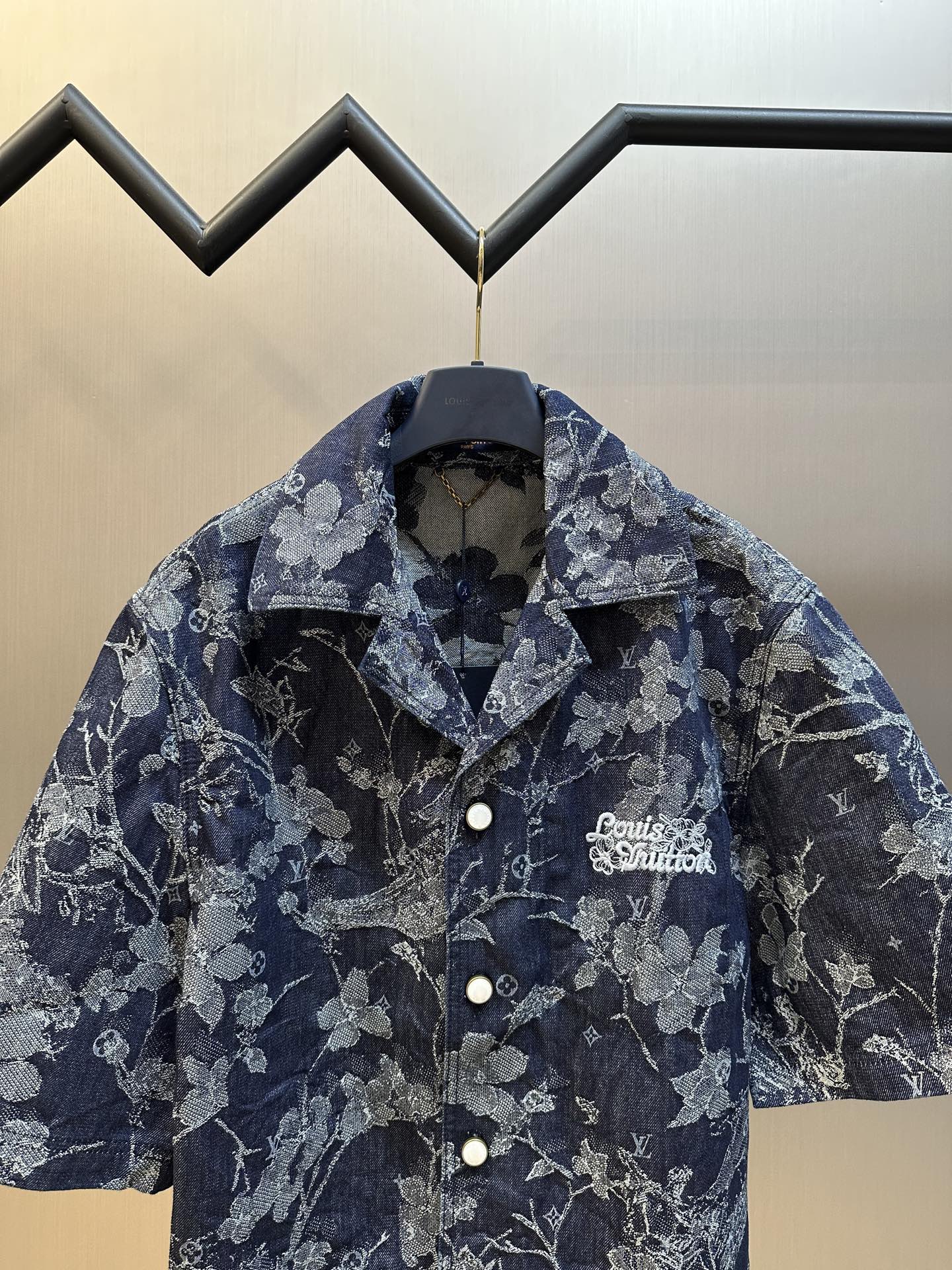 Louis Vuitton Denim Short Sleeve Shirt（1AHXHC)