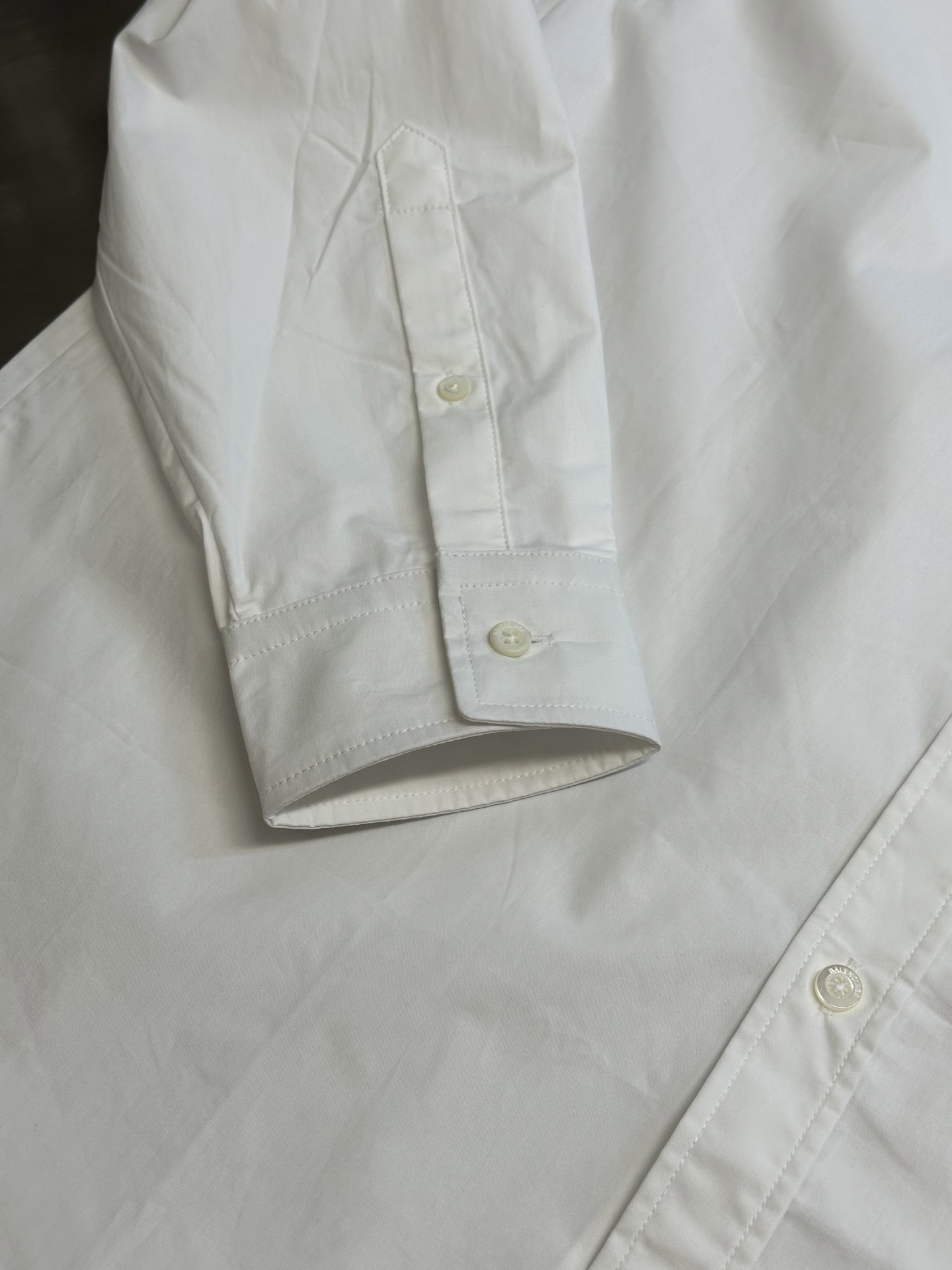 BALENCIAGA SHIRTS（830979TRM28-9000）