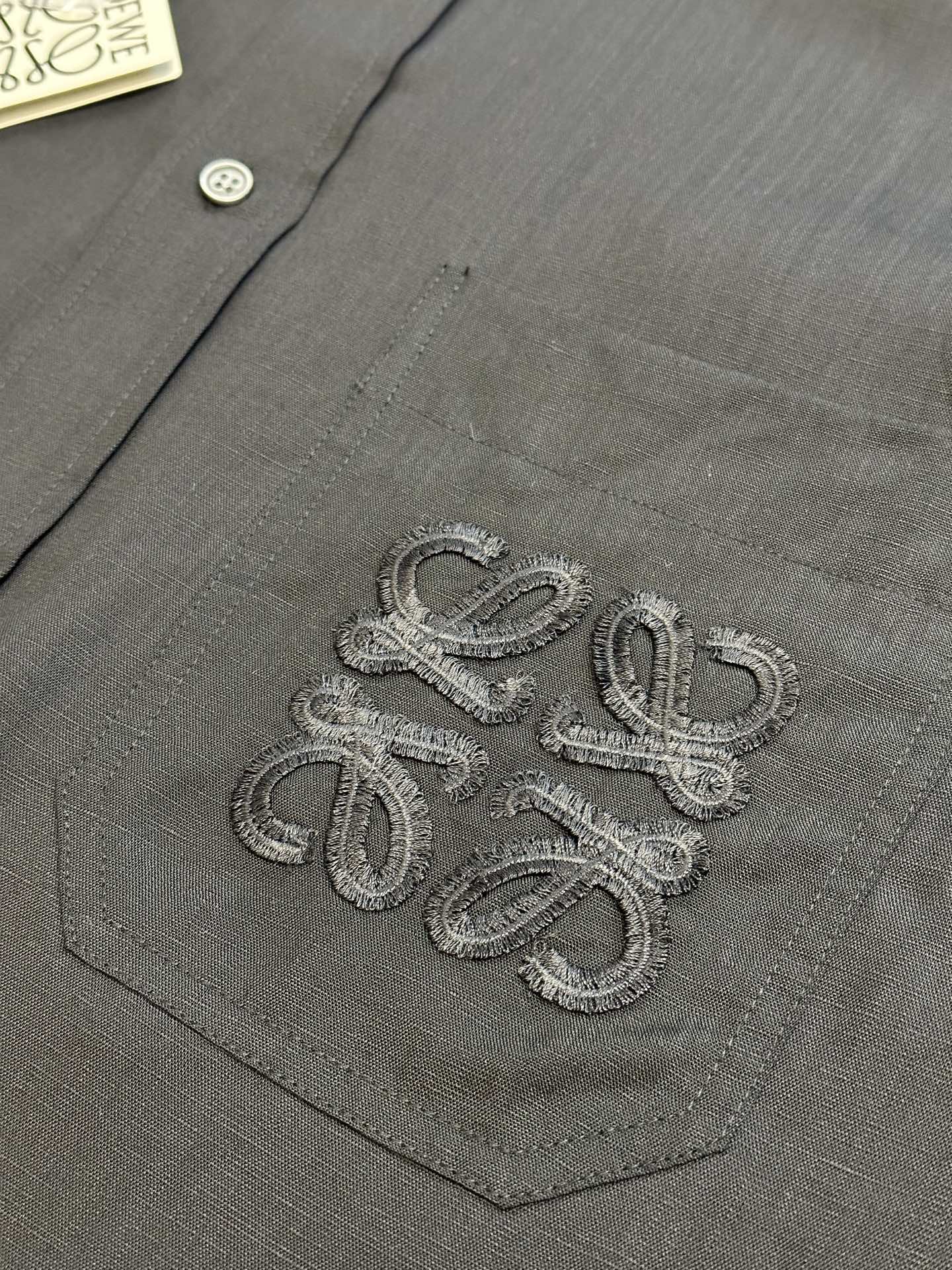 LOEWE MAN BLACK SHIRT (H526Y05WDX-1100）