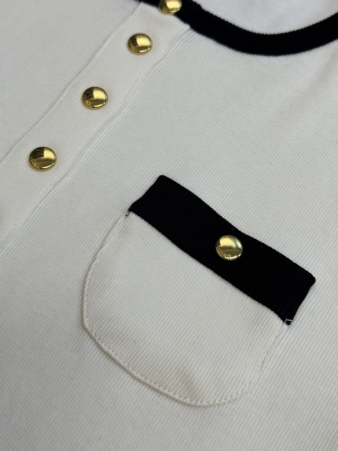 CELINE Women's Cropped T-Shirt in Cotton Jersey "Cream/Black" RX07H0Q12-01CB）