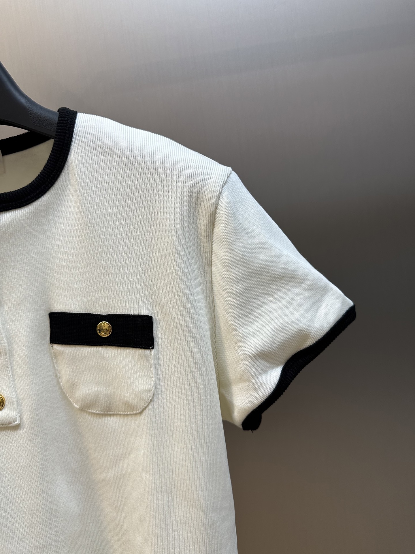 CELINE Women's Cropped T-Shirt in Cotton Jersey "Cream/Black" RX07H0Q12-01CB）