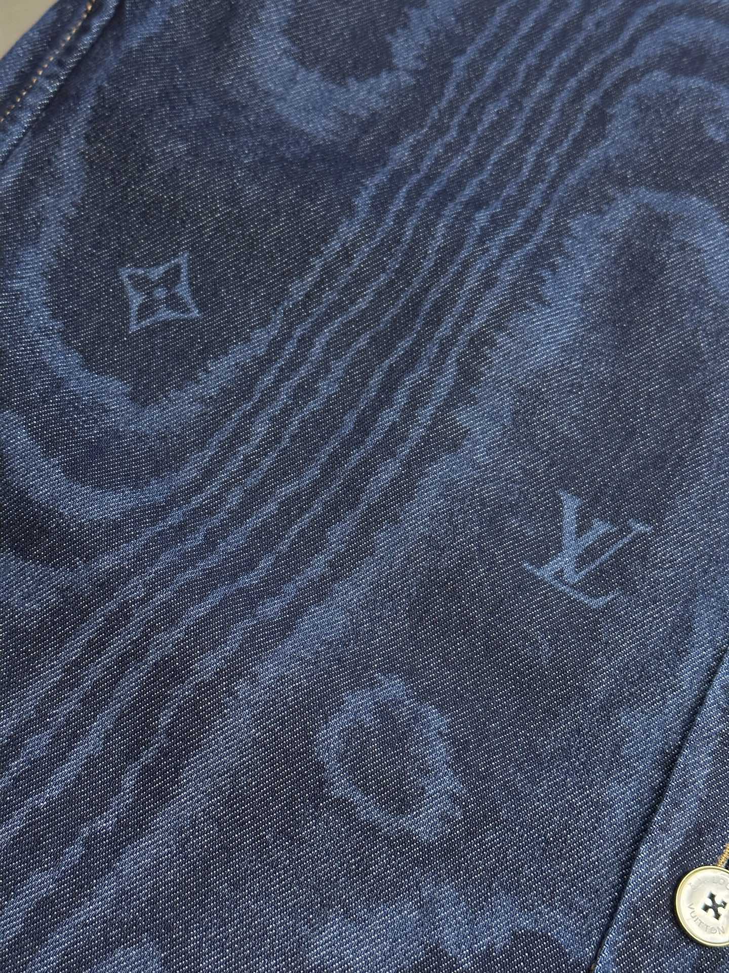 Louis Vuitton Short-sleeved denim shirt（1AHVVK）