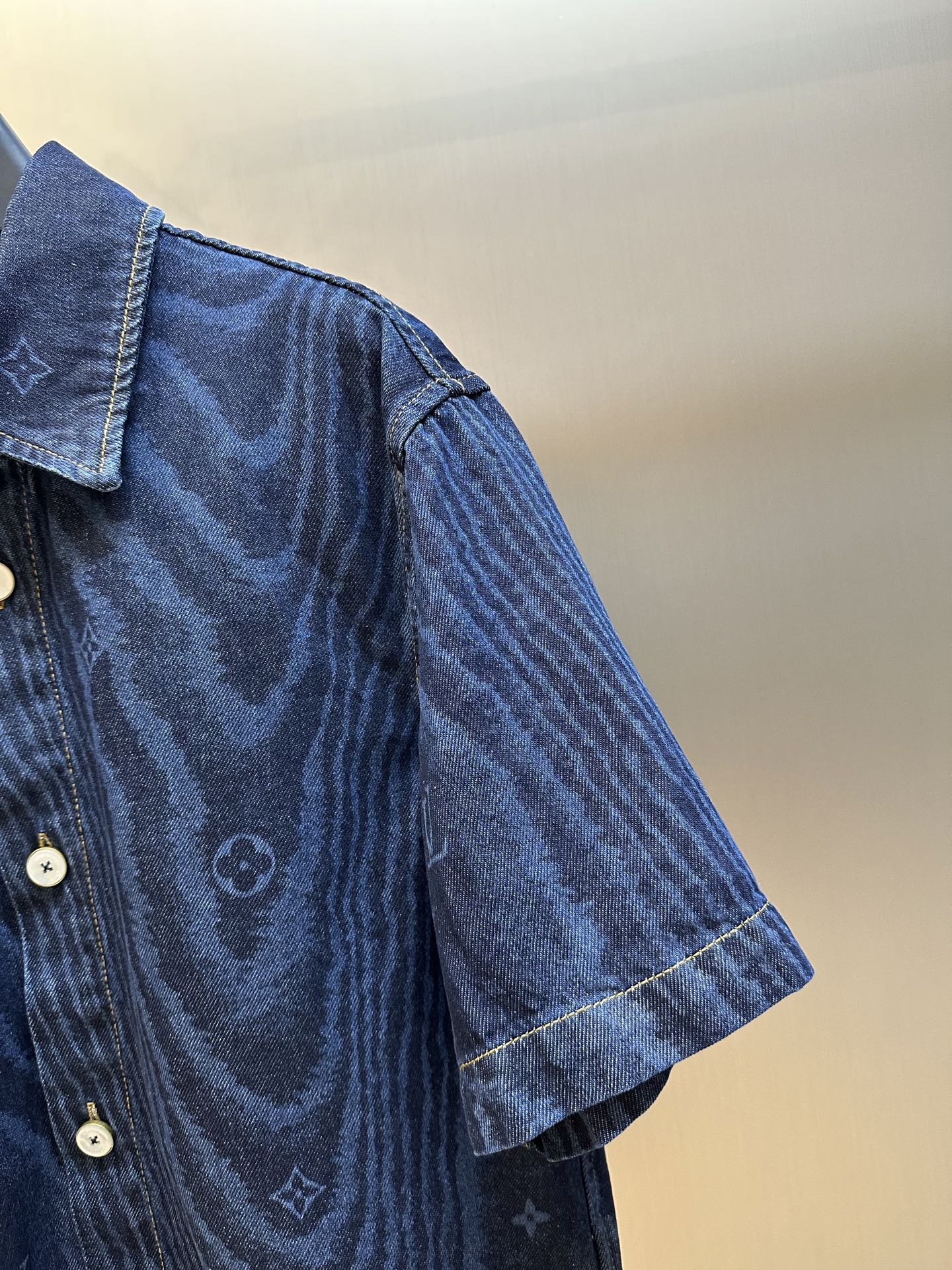 Louis Vuitton Short-sleeved denim shirt（1AHVVK）