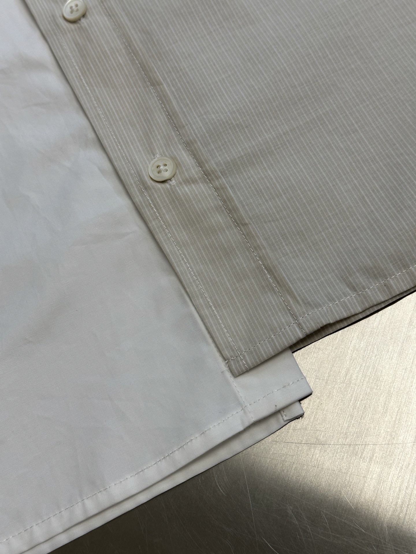 MM6 Maison Margiela Men's Asymmetric Poplin Shirt "White"（SH0DR0007MTN041961）