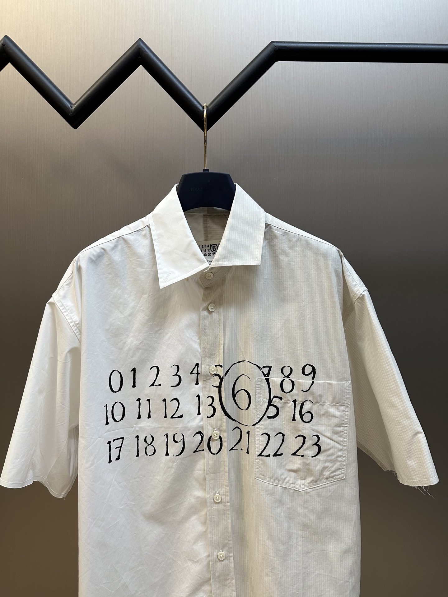 MM6 Maison Margiela Men's Asymmetric Poplin Shirt "White"（SH0DR0007MTN041961）