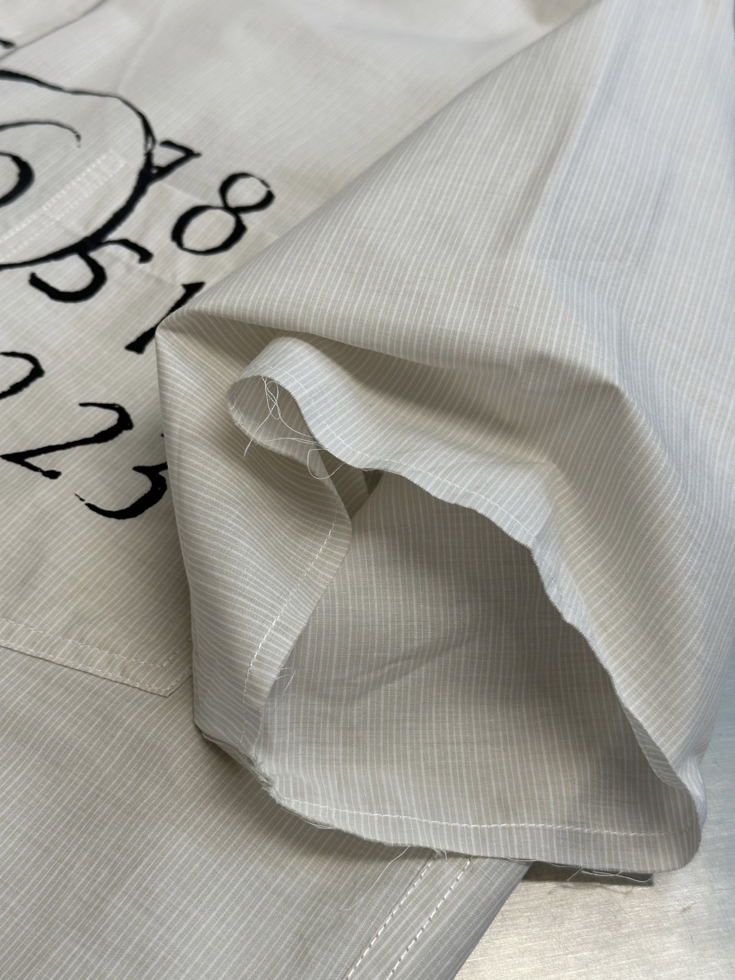 MM6 Maison Margiela Men's Asymmetric Poplin Shirt "White"（SH0DR0007MTN041961）