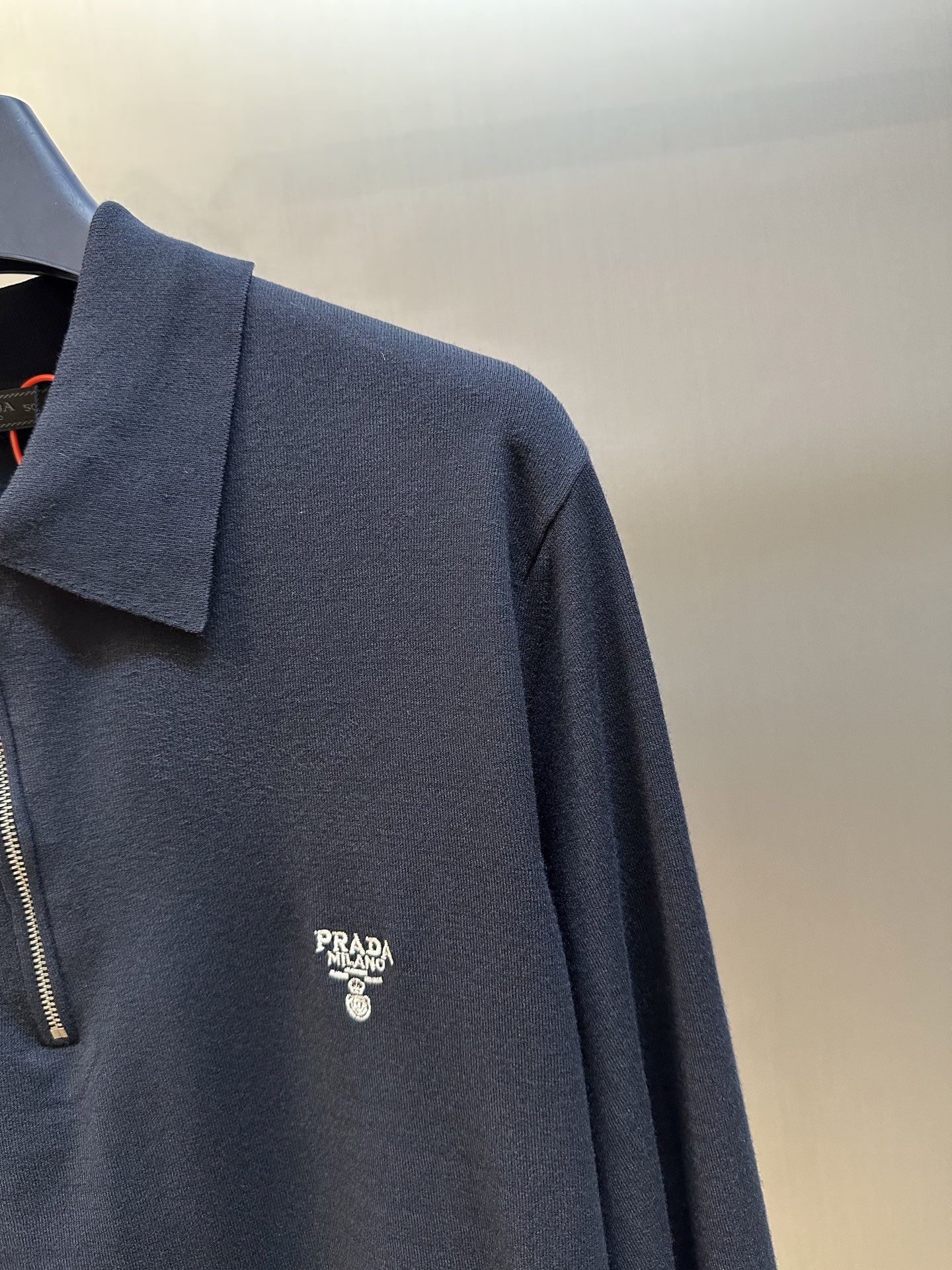 Prada Long-Sleeved Knitted Polo Shirt (UMB815-1164-S-OOO）