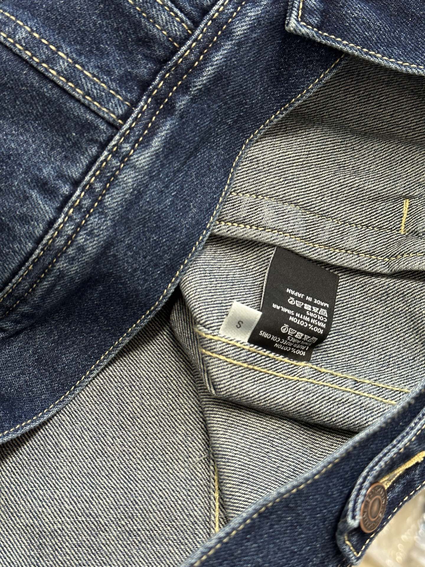 CELINE Men's Trucker Jacket in Royal Indigo Wash Denim "Classic Blue" (RV0DX789D-CBF8）