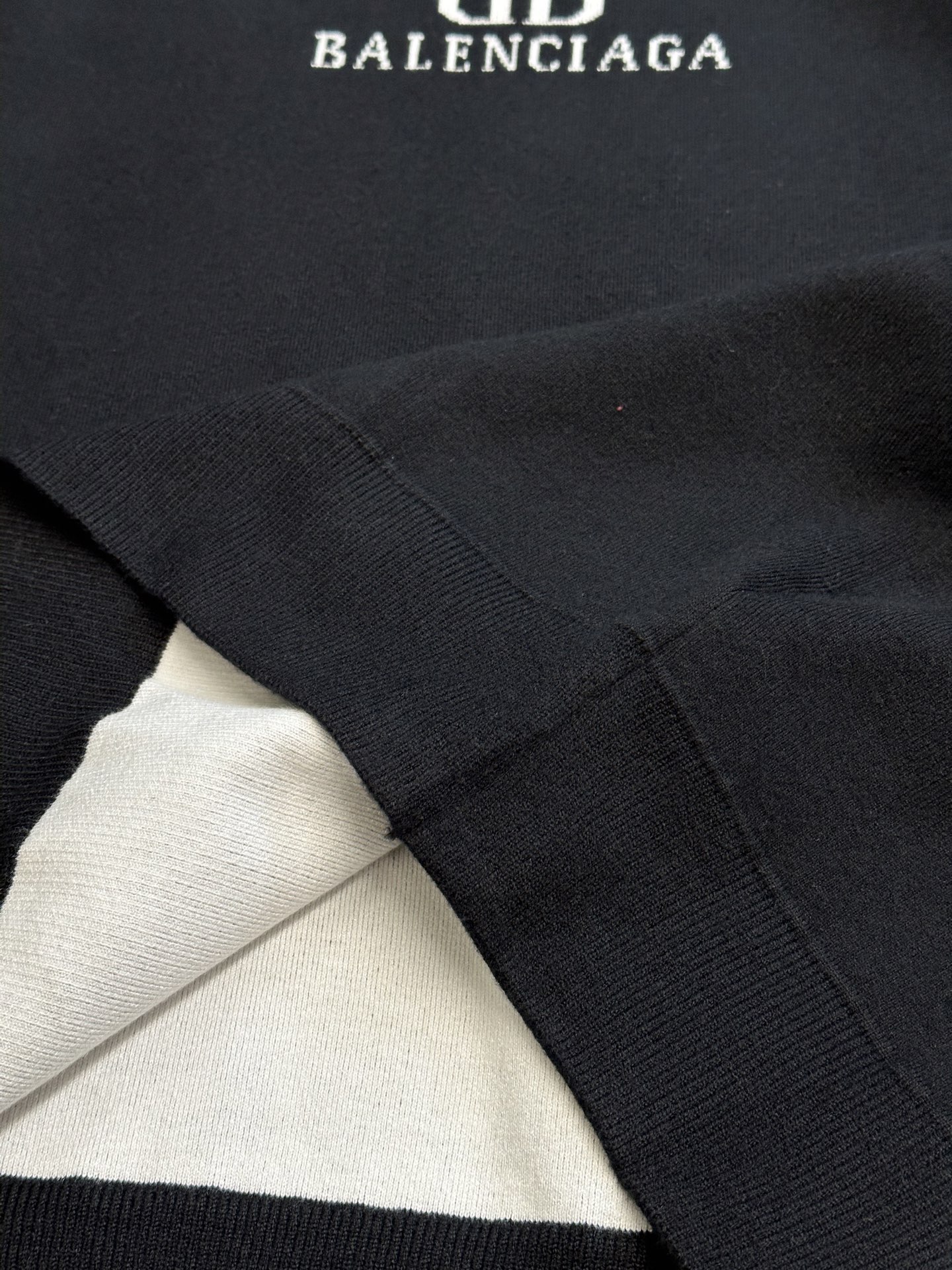 BALENCIAGA Men's Crewneck Sweater (818420T17251070）