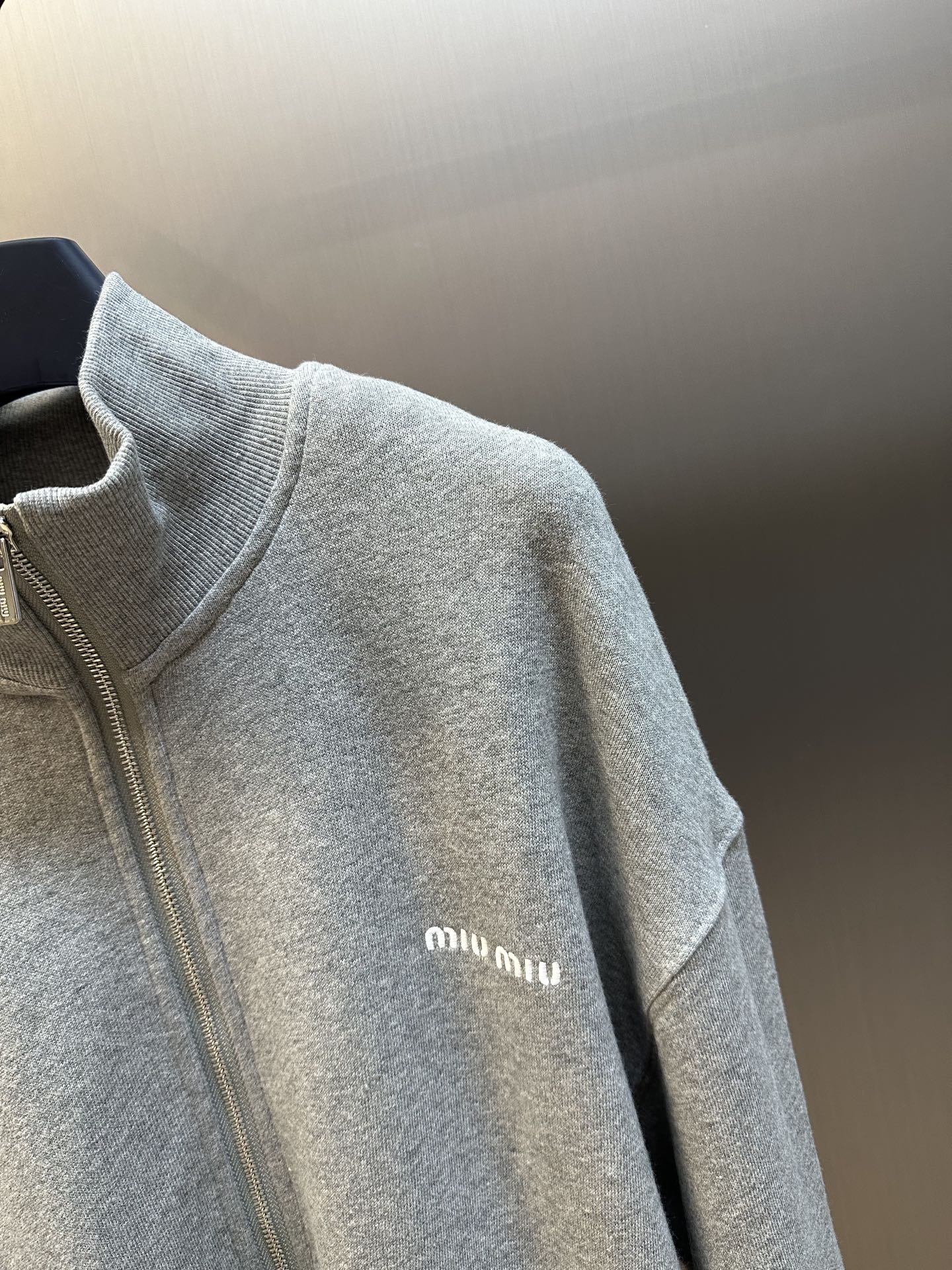 Miu Miu Oversized sweatshirt jacket with logo embroidery（MJL042-13UK-F0031-S-OOO）