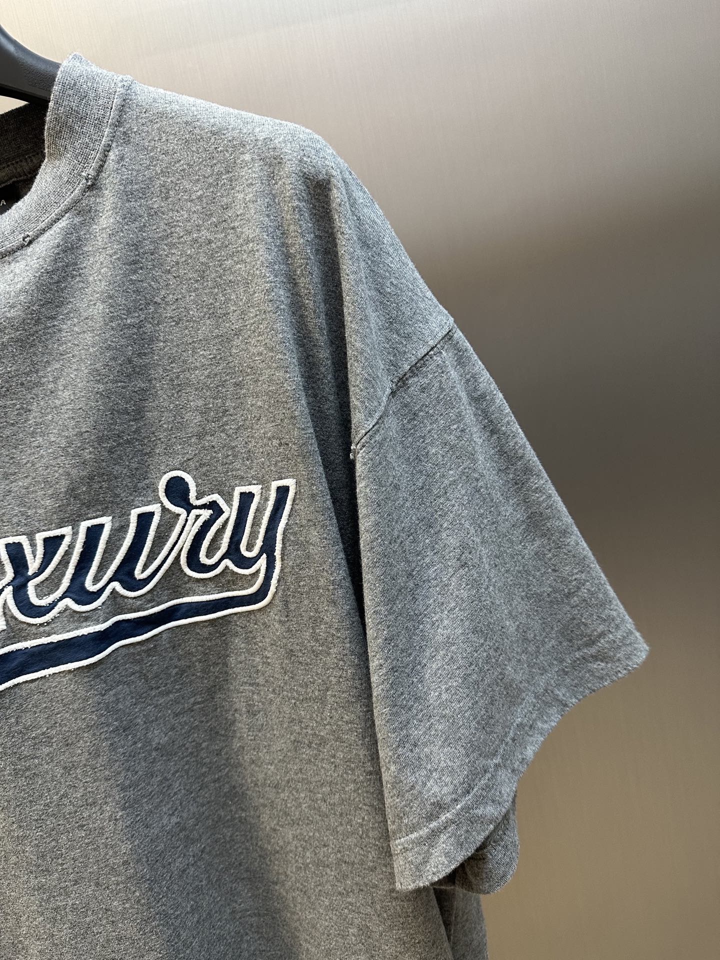 Balenciaga Men's Luxury Script Oversized T-shirt (850345TTVB61035）