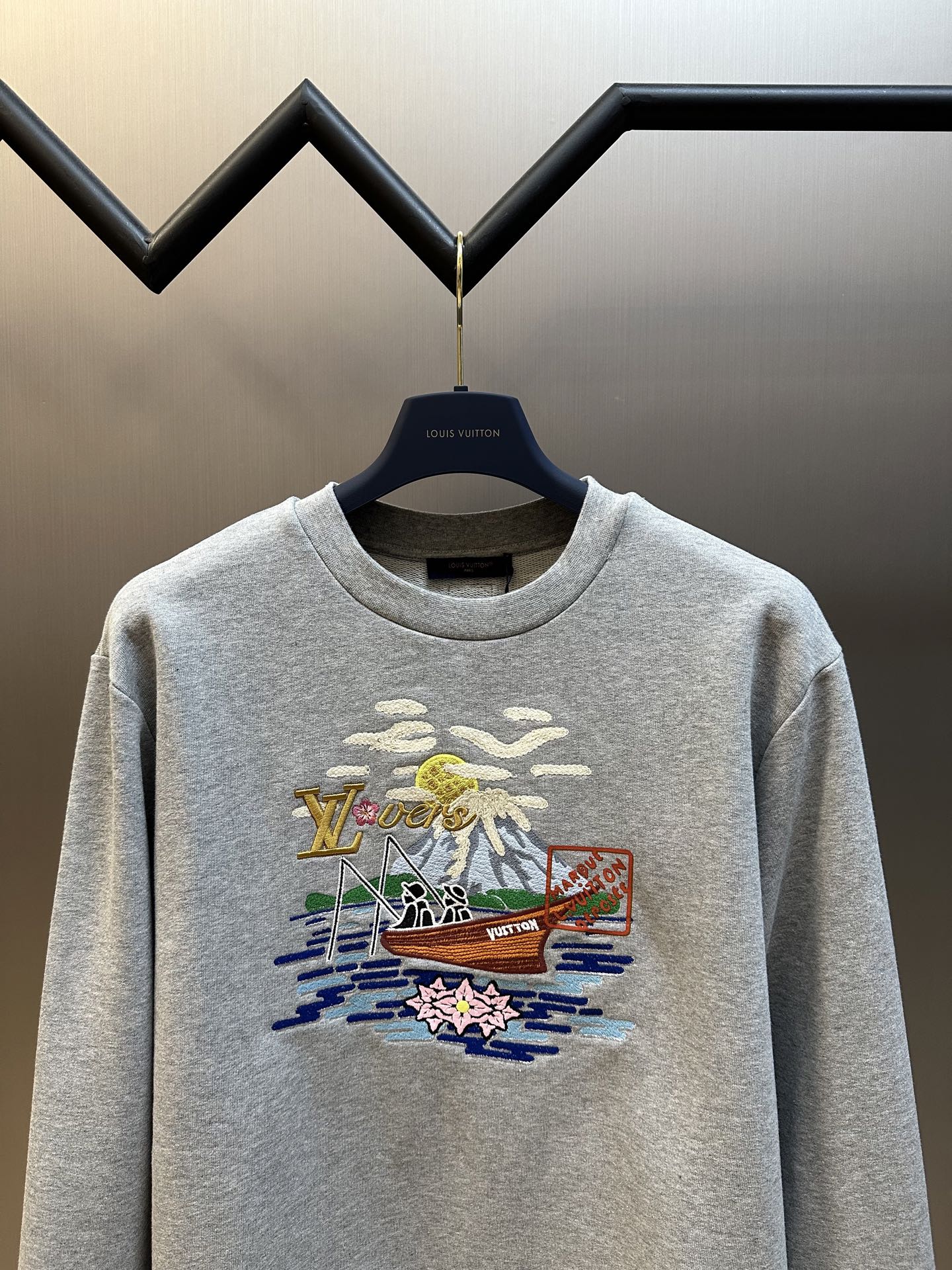 Louis Vuitton embroidered sweatshirt（1AIMM5）