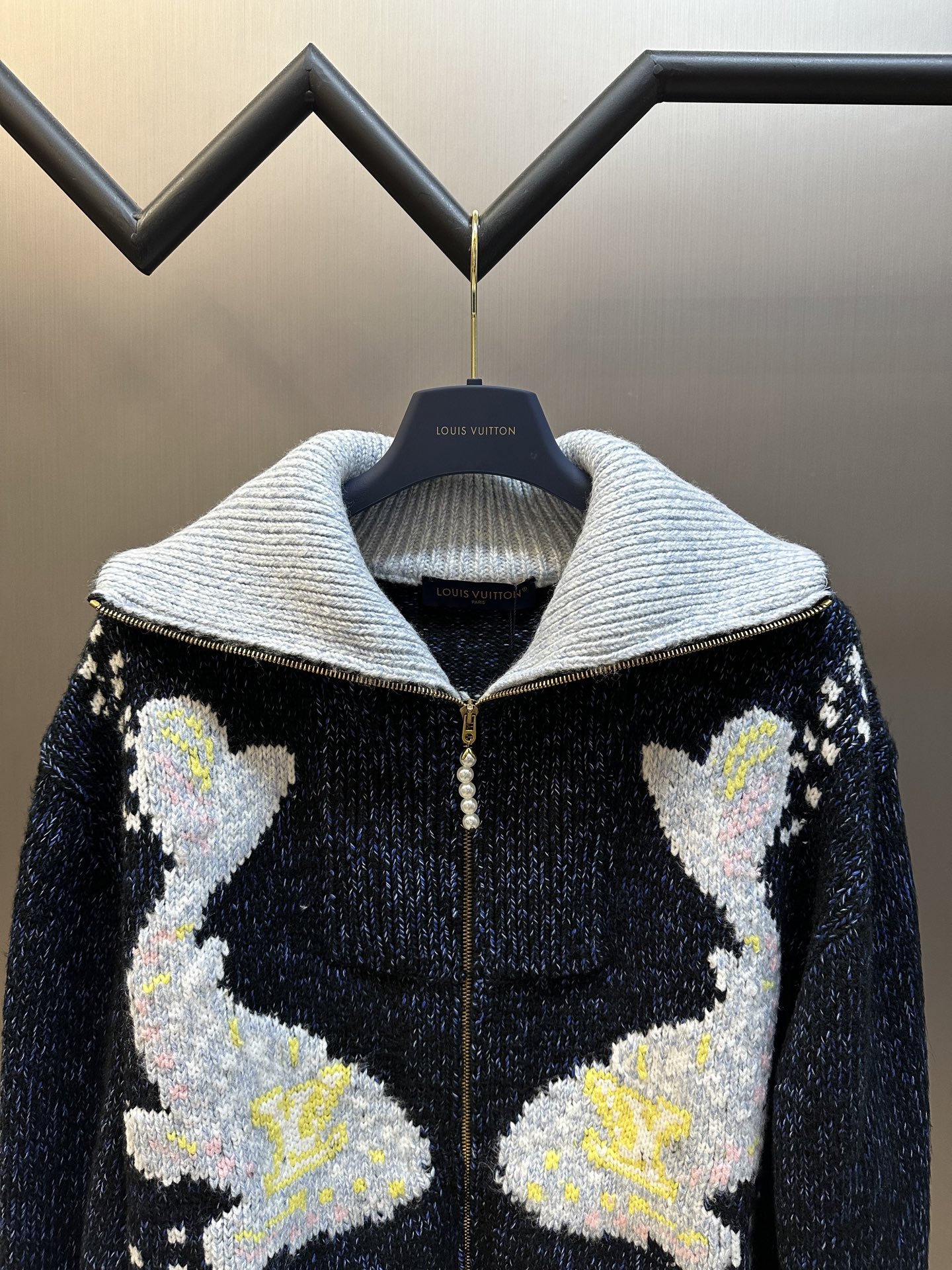 Louis Vuitton zip-up knitted belted jacket（1AIMAY）
