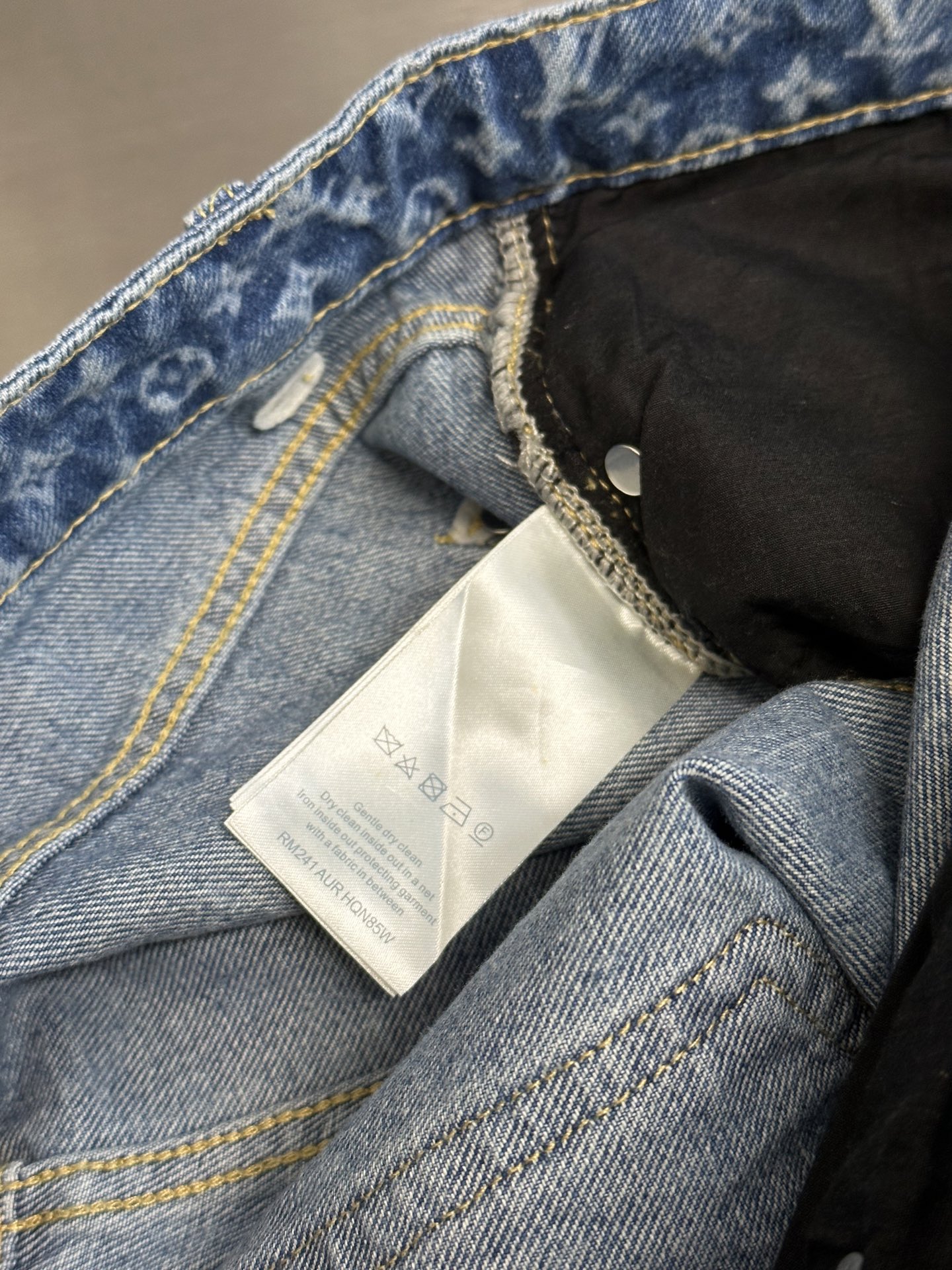 Louis Vuitton Monogram Flared Jeans（1AHENX）