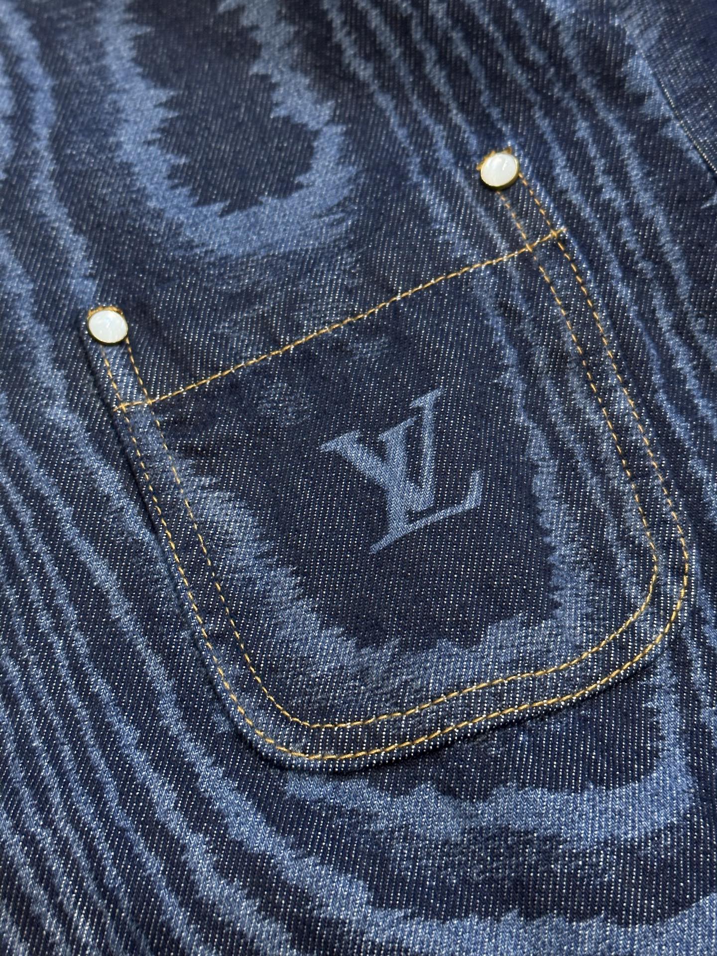 Louis Vuitton Denim Jacket（1AHUXN）