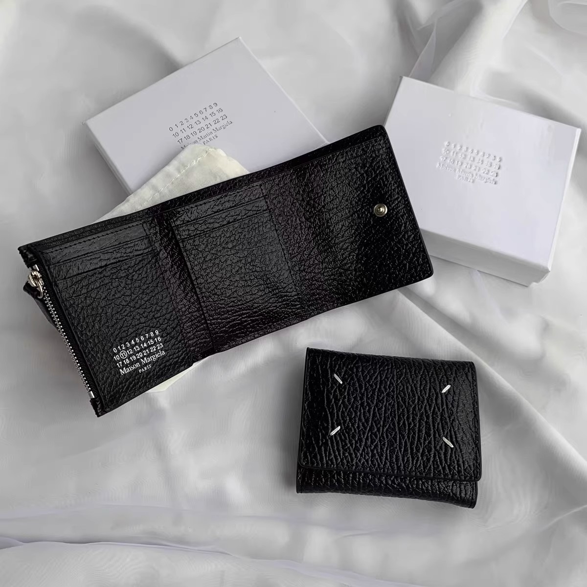 Maison Margiela Leather Envelope Wallet "Black"（SA3UI0010P4455T8013）