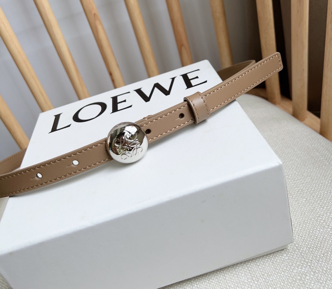 LOEWE 'Lettering' logo belt Loewe Pebble belt in smooth calfskin（E619Z16X173777）