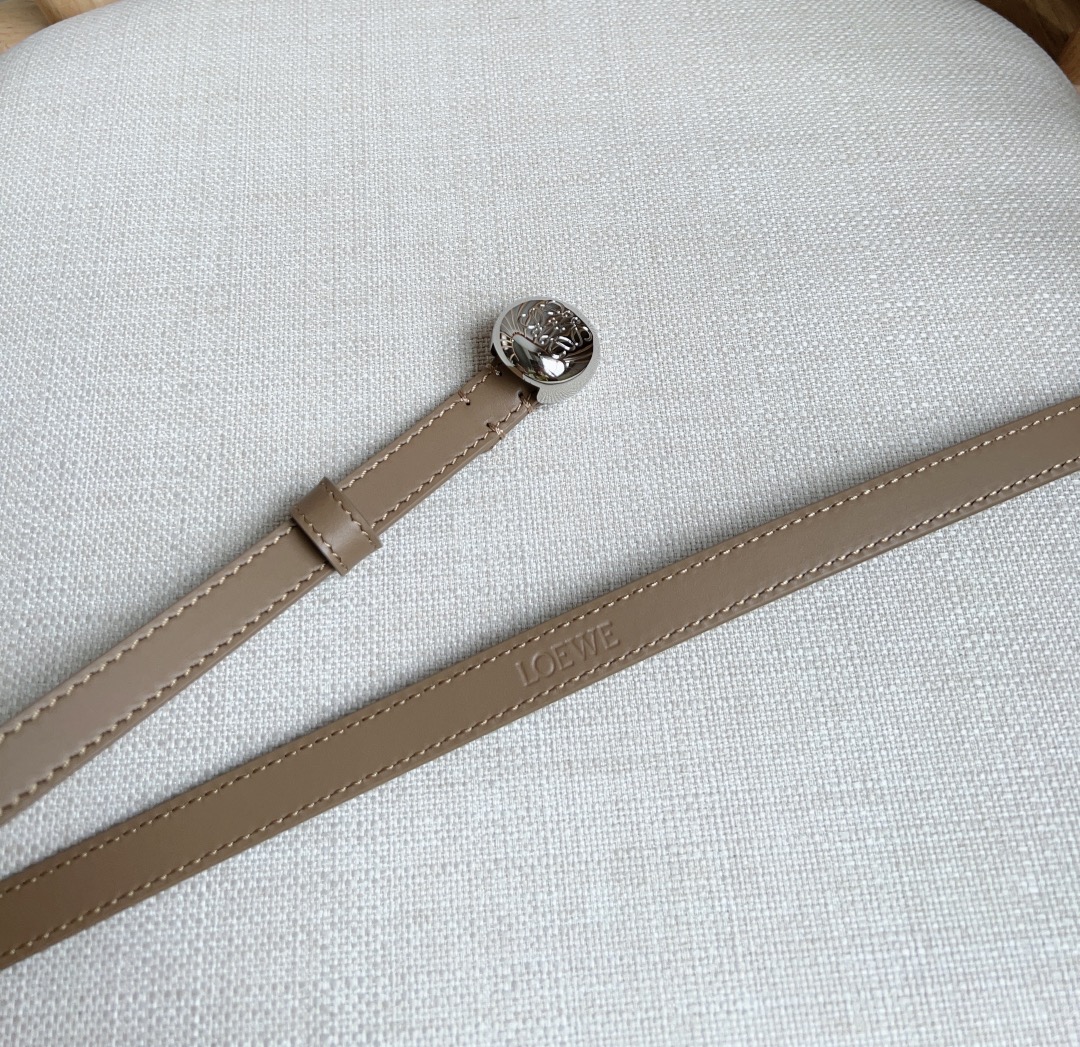 LOEWE 'Lettering' logo belt Loewe Pebble belt in smooth calfskin（E619Z16X173777）