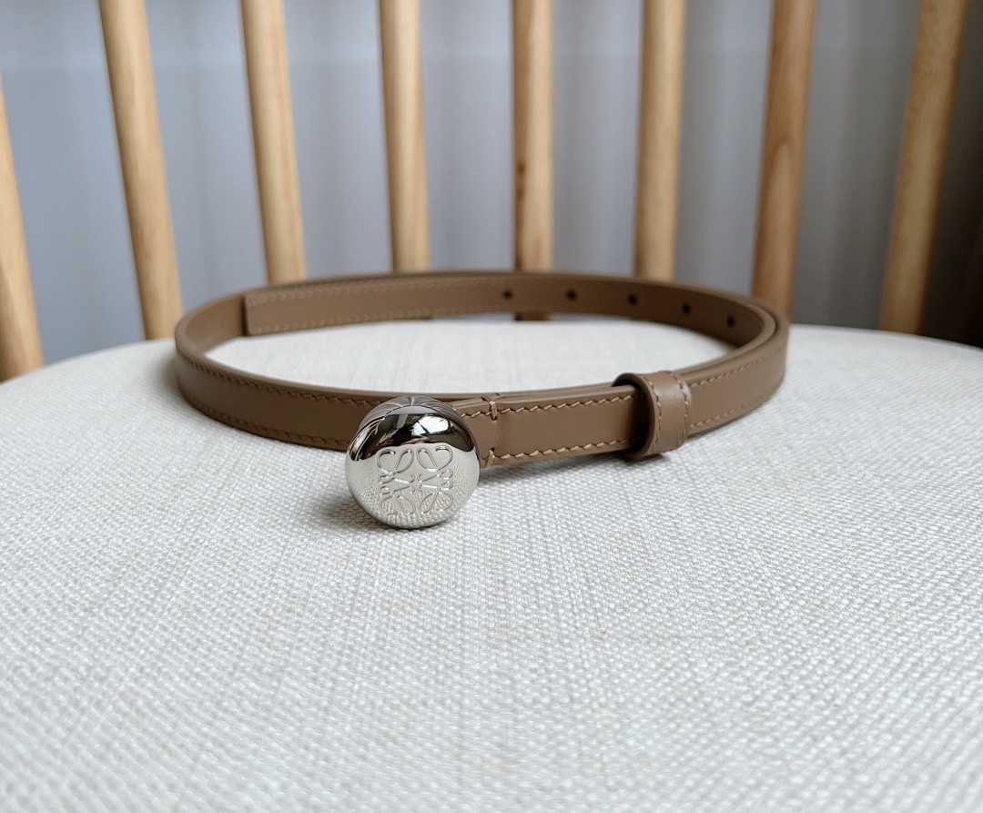 LOEWE 'Lettering' logo belt Loewe Pebble belt in smooth calfskin（E619Z16X173777）