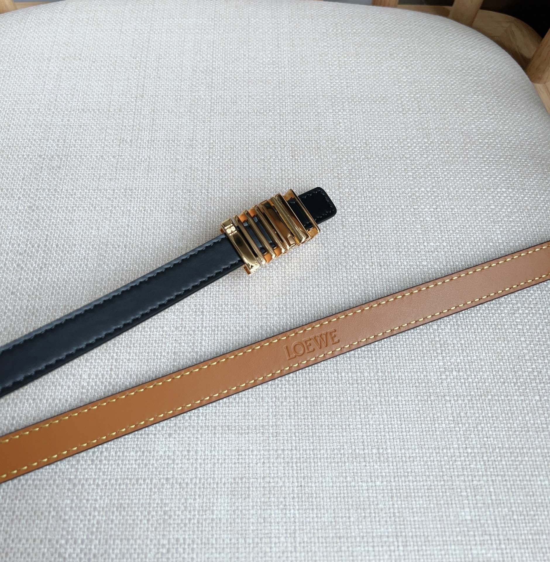 Loewe Solid Color Smooth Buckle Leather Belts（E619Z16X151206）