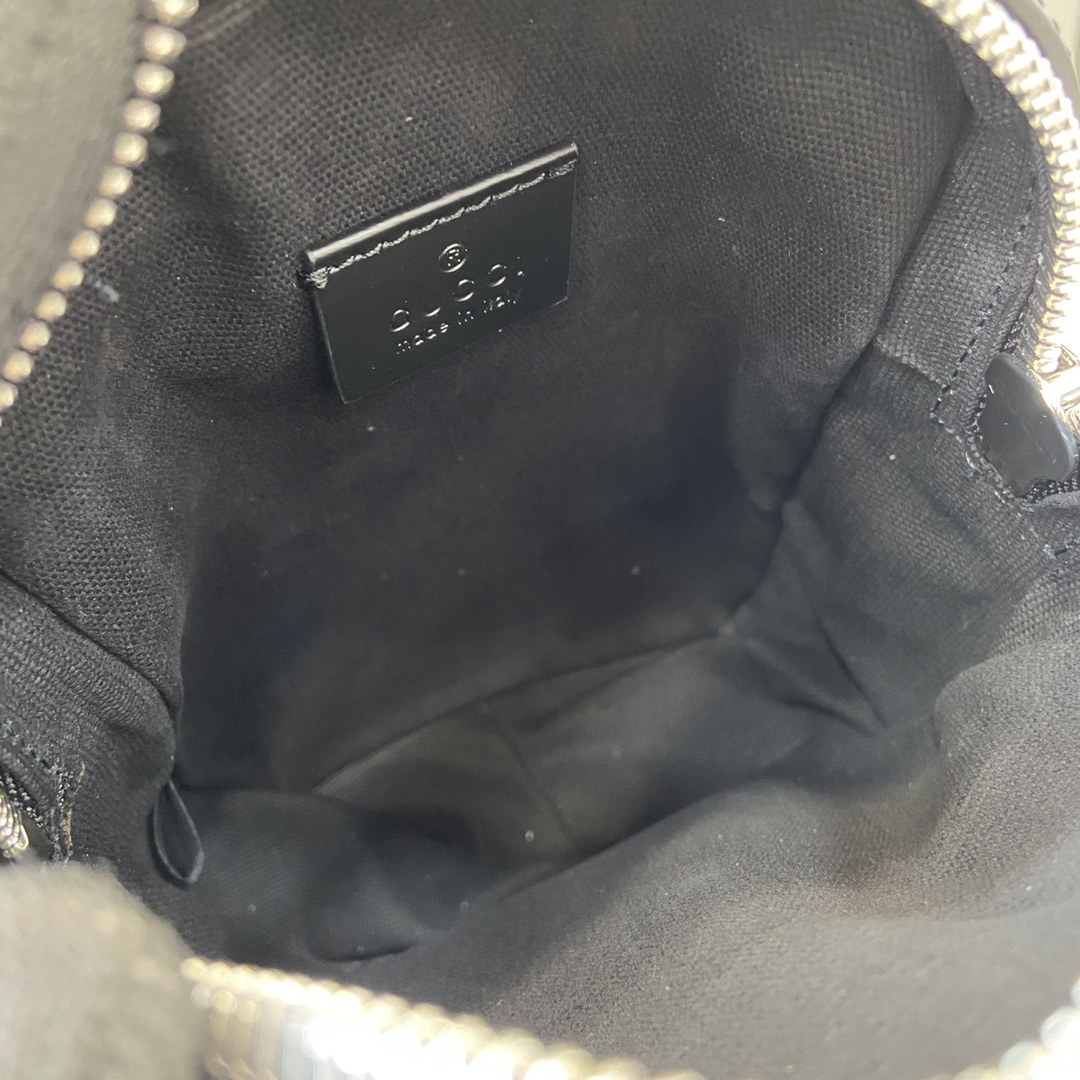 GUCCI GG Supreme Messenger Bag (598103-K5RLN-1095)