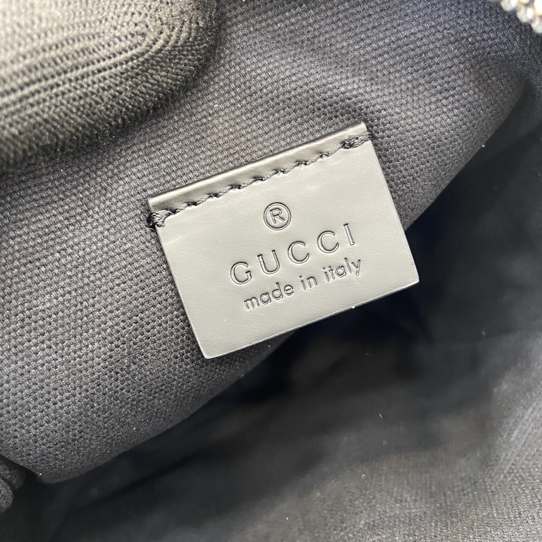 GUCCI GG Supreme Messenger Bag (598103-K5RLN-1095)