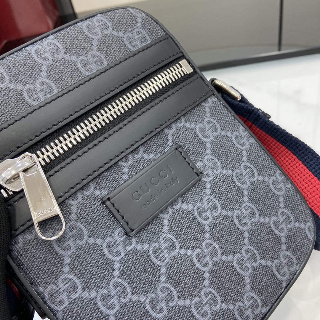 GUCCI GG Supreme Messenger Bag (598103-K5RLN-1095)