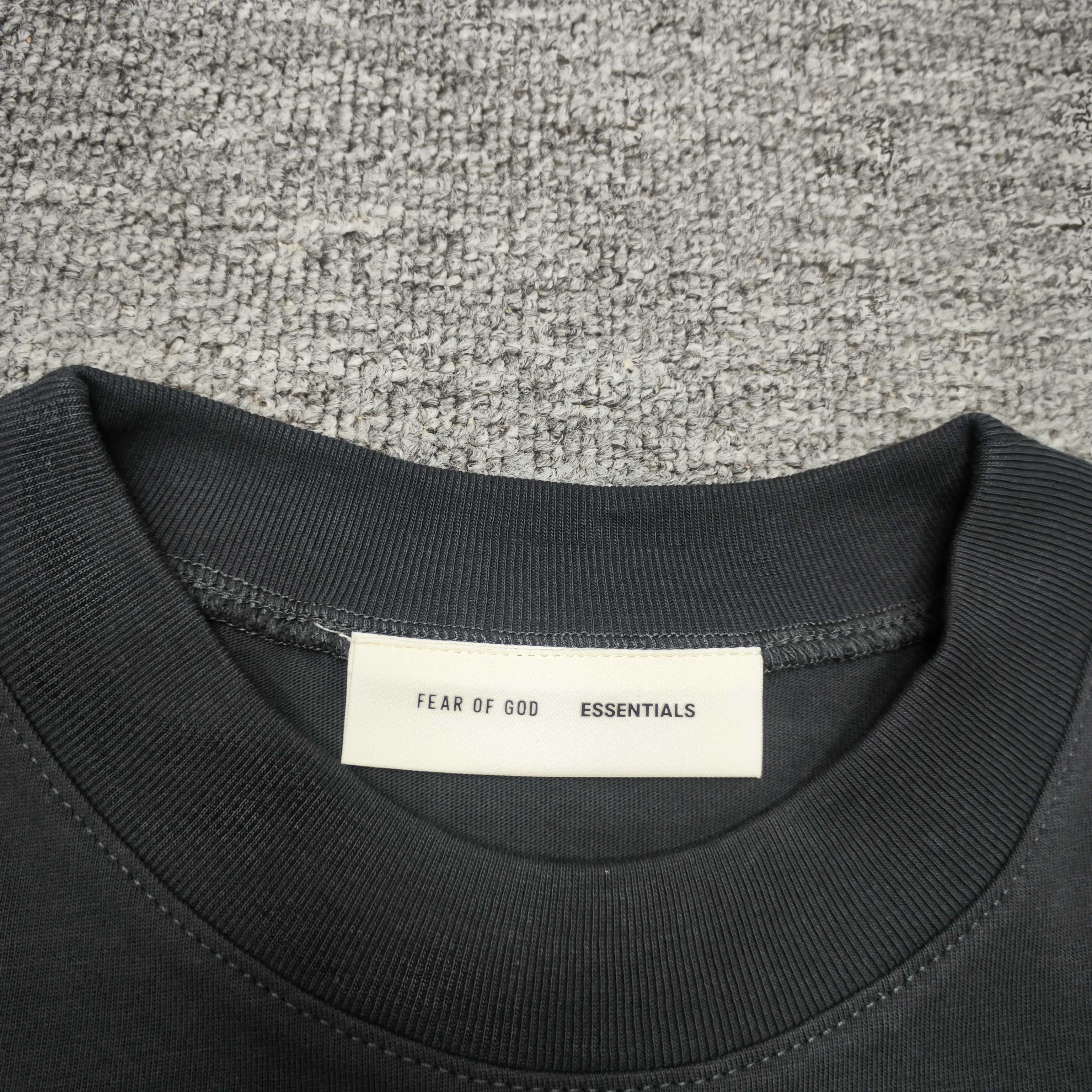 Fear of God Essentials 90s Tee（125HO254472F）