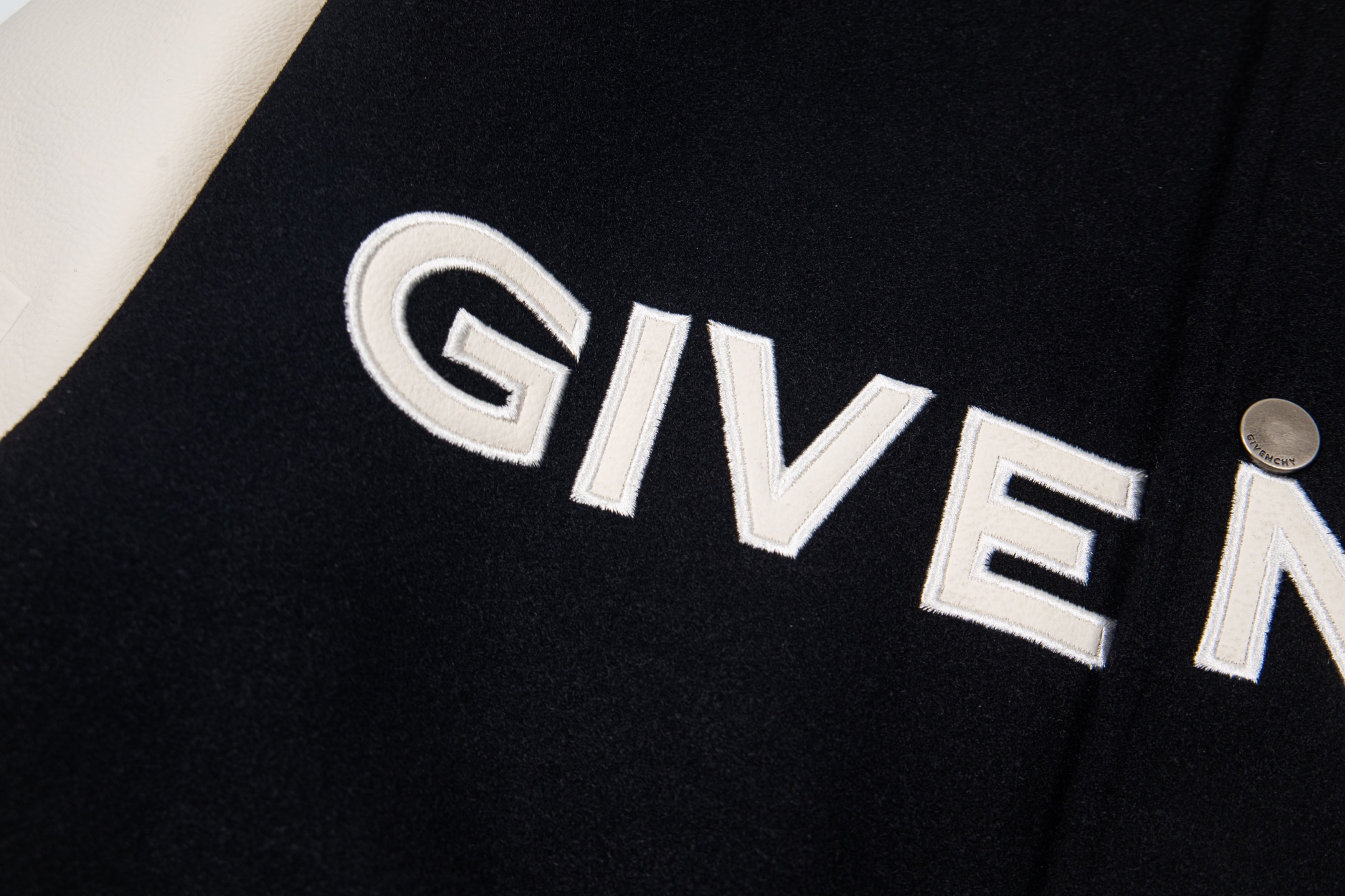 Givenchy Wool And Leather Big Varsity Jacket 'Black/Wwhite（BM00QR611V-004）