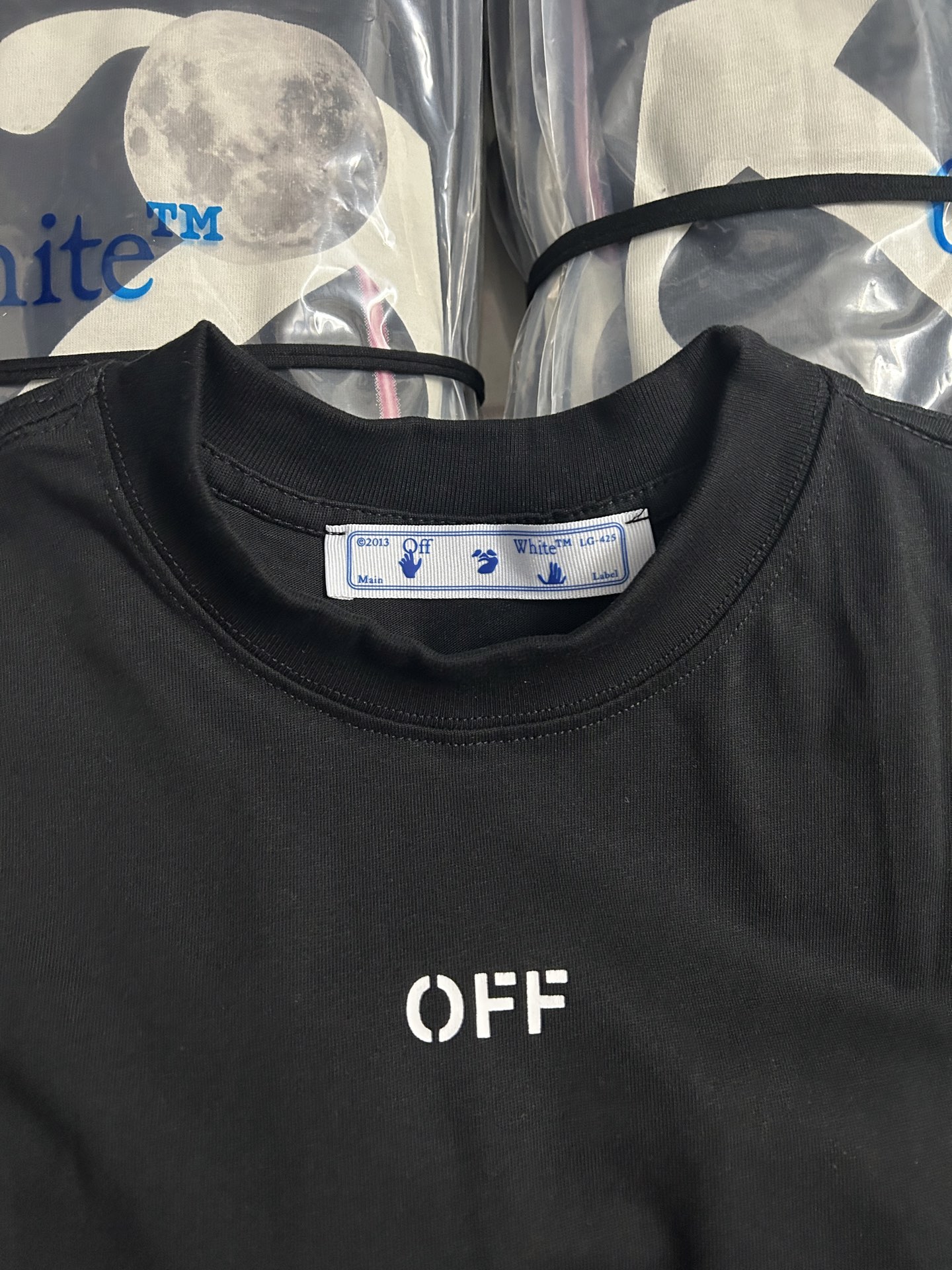 Off-White Caravaggio Arrow T-Shirt 'Black'  (OMAA038S201850041088）