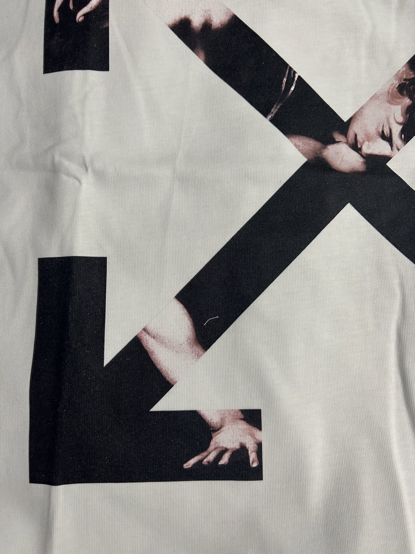 Off-White Caravaggio Arrow T-Shirt 'Black'  (OMAA038S201850041088）