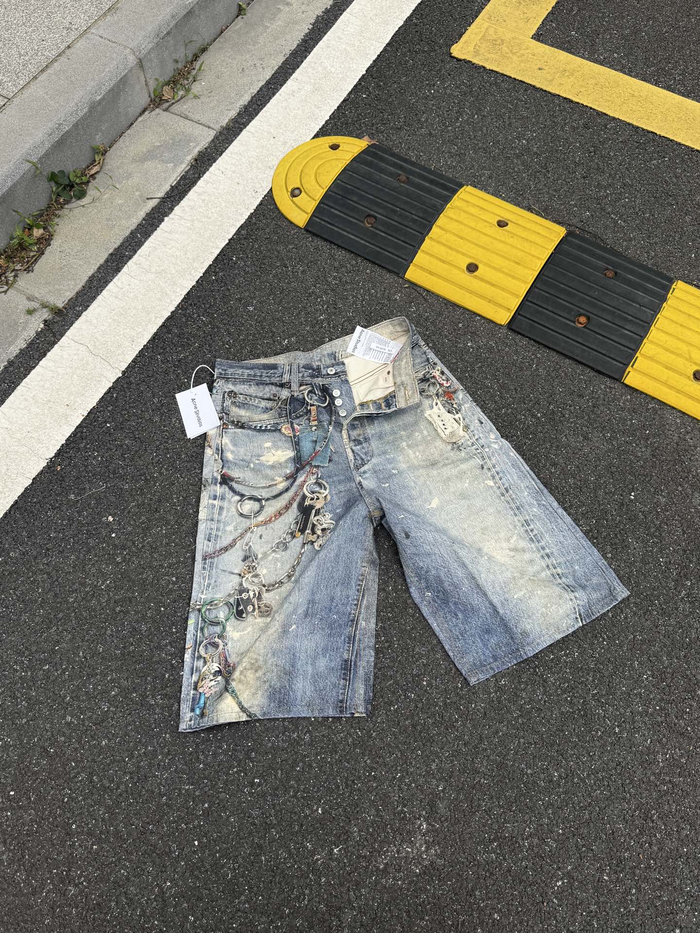 Acne Studios Loose fit shorts (BE0163-AUZ）