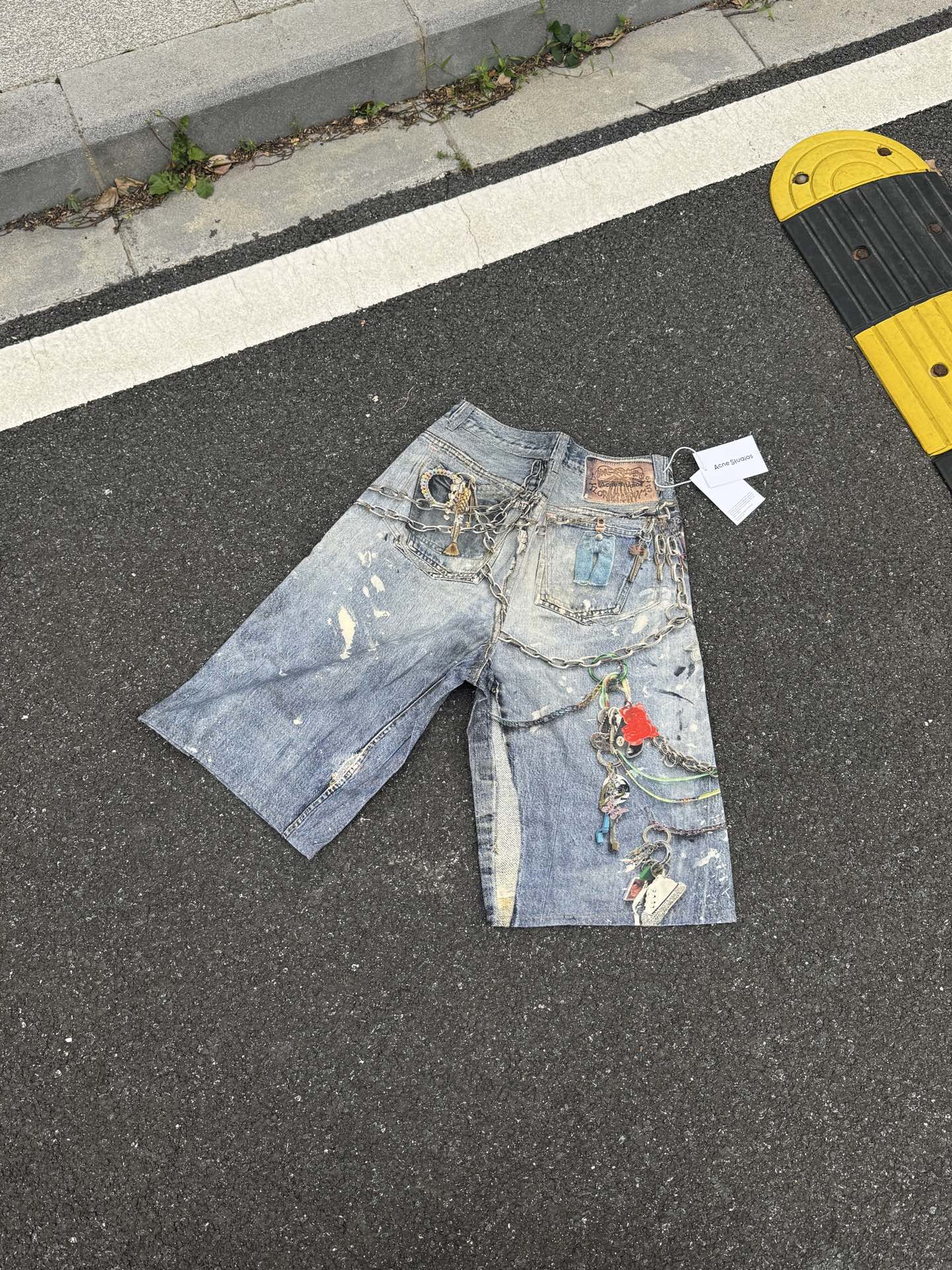 Acne Studios Loose fit shorts (BE0163-AUZ）