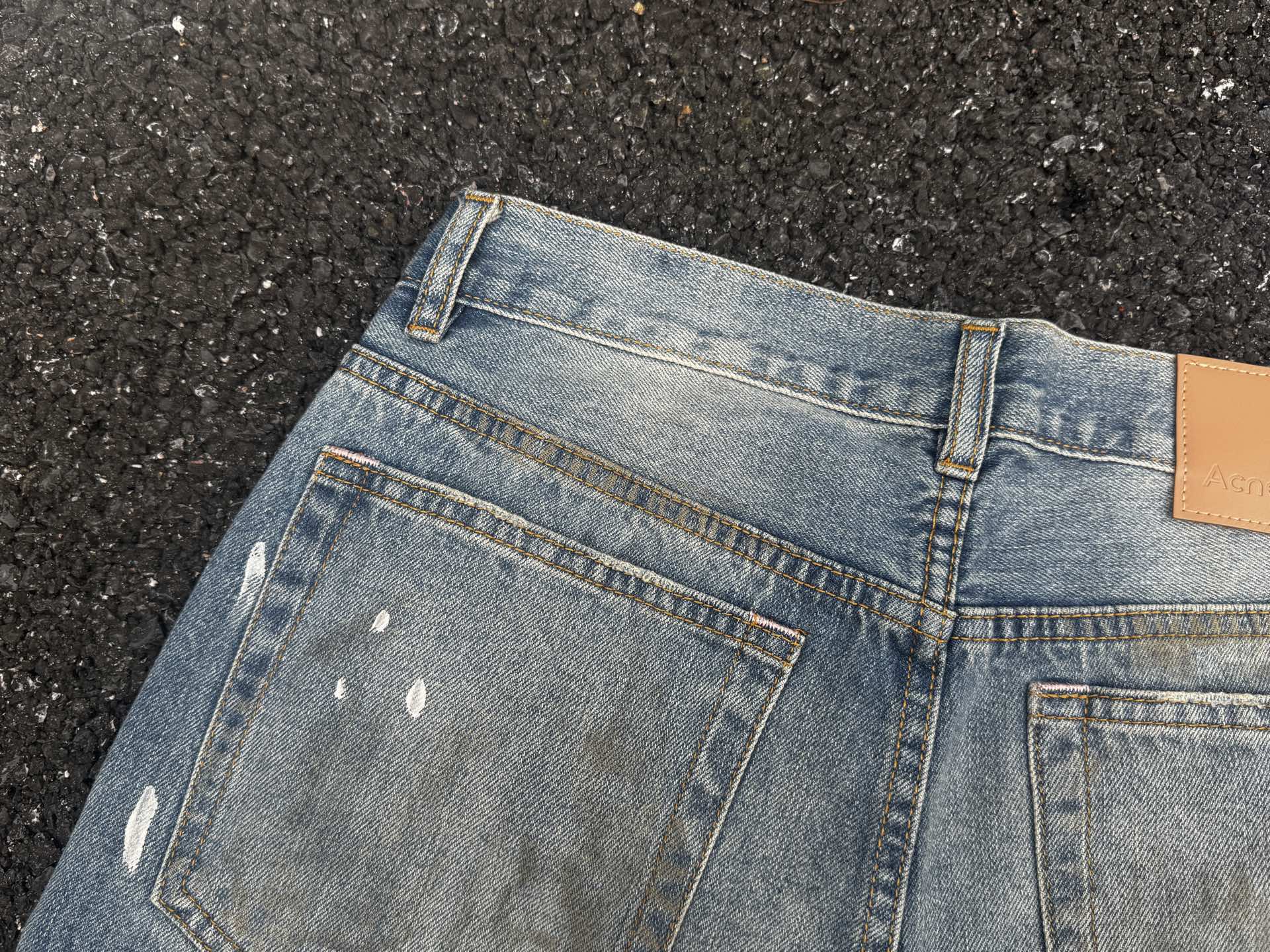 Acne Studios Loose Fit Jeans - Light Blue (B00389-228）