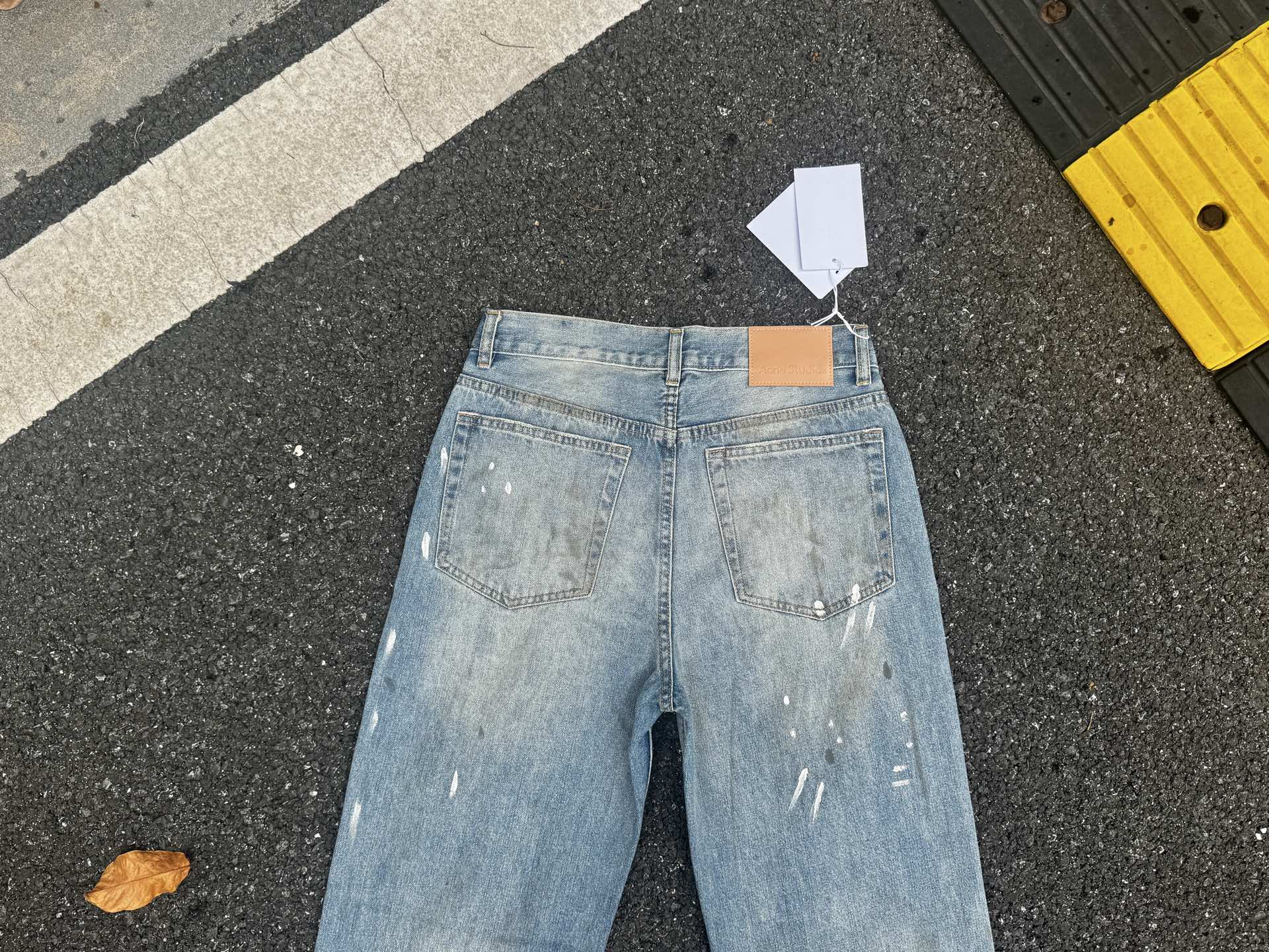 Acne Studios Loose Fit Jeans - Light Blue (B00389-228）