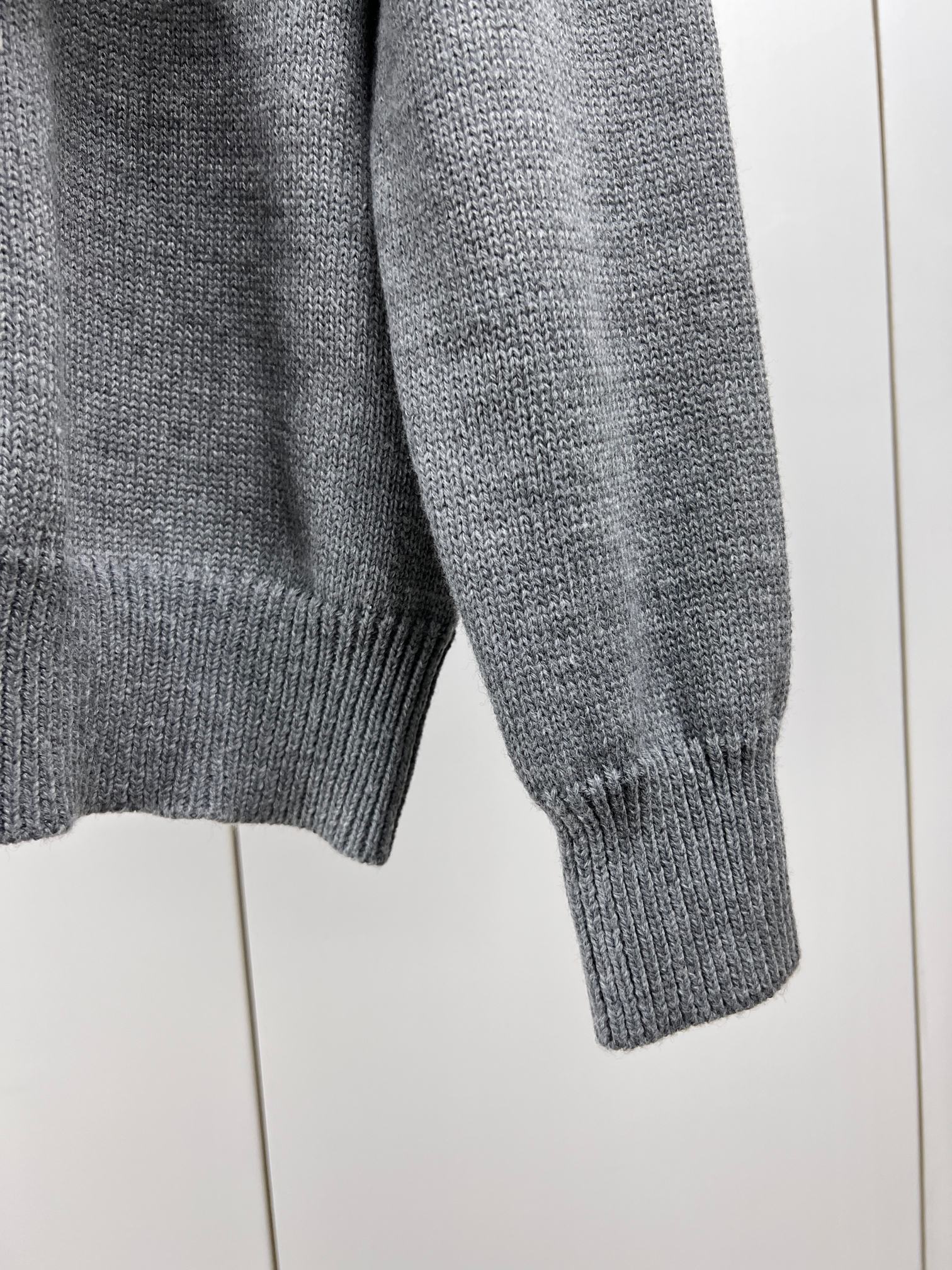 LOEWE Sweater (Wool) Grey  (H526Y14KH1-1120）