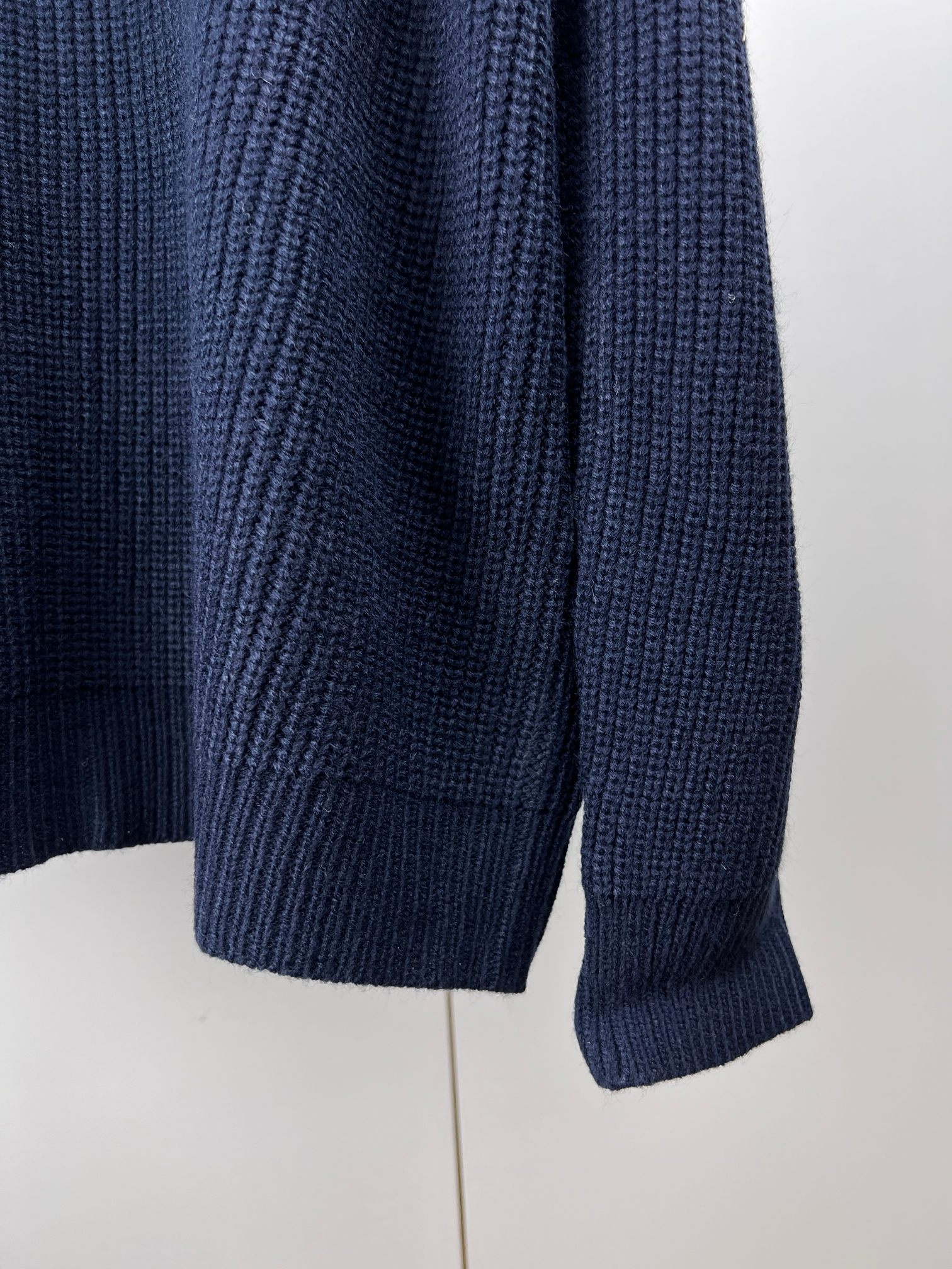 CELINE OVERSIZED SWEATER IN RIBBED WOOL - NAVY (2AW9A311Y-07MR）